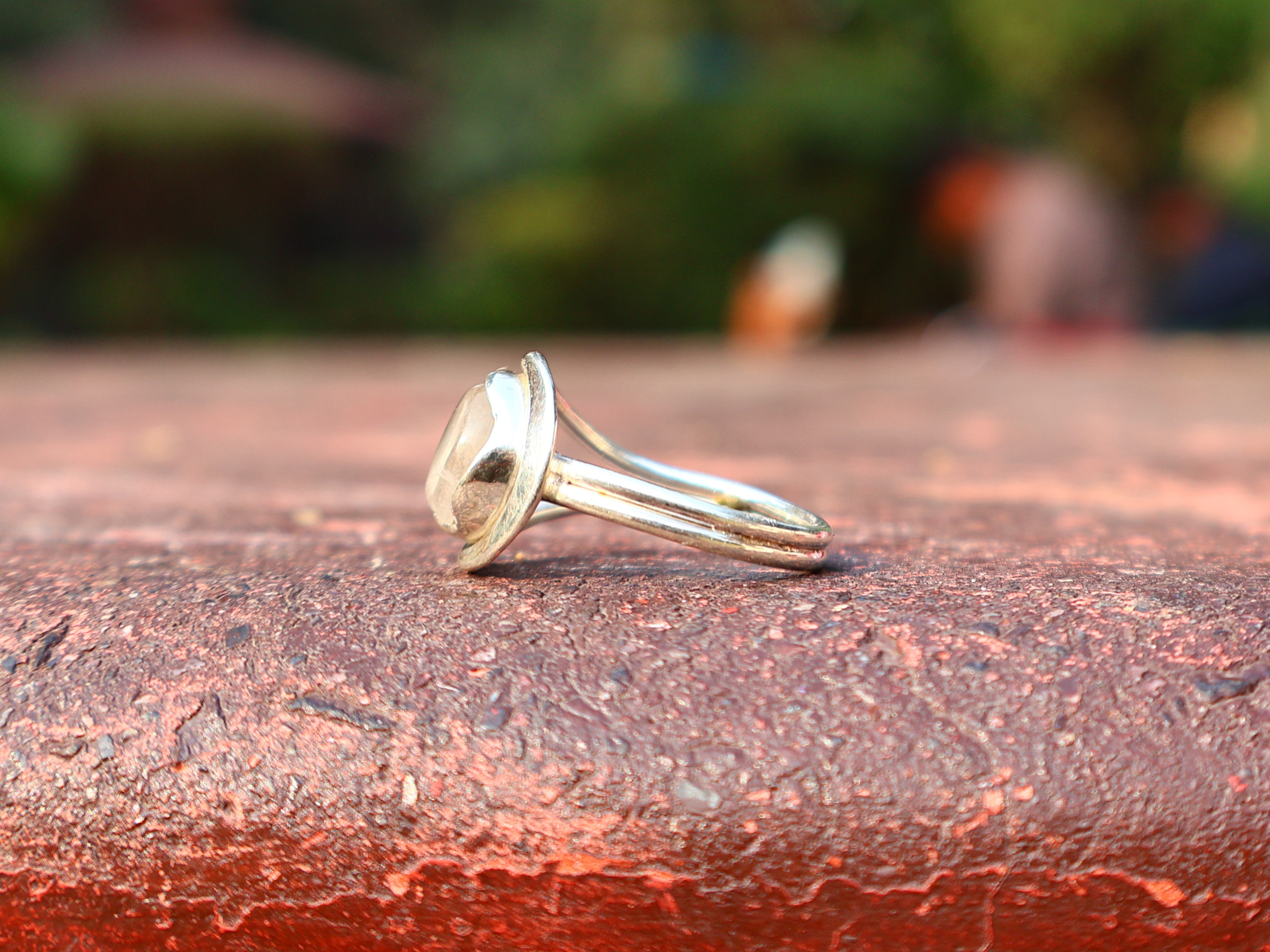 Kristallquarz Ring Minimalistischer Ring 925 Silber Ring Handgemachter zarter Ring Geschenk für Sie Damenring Runder Stein Statement Ring