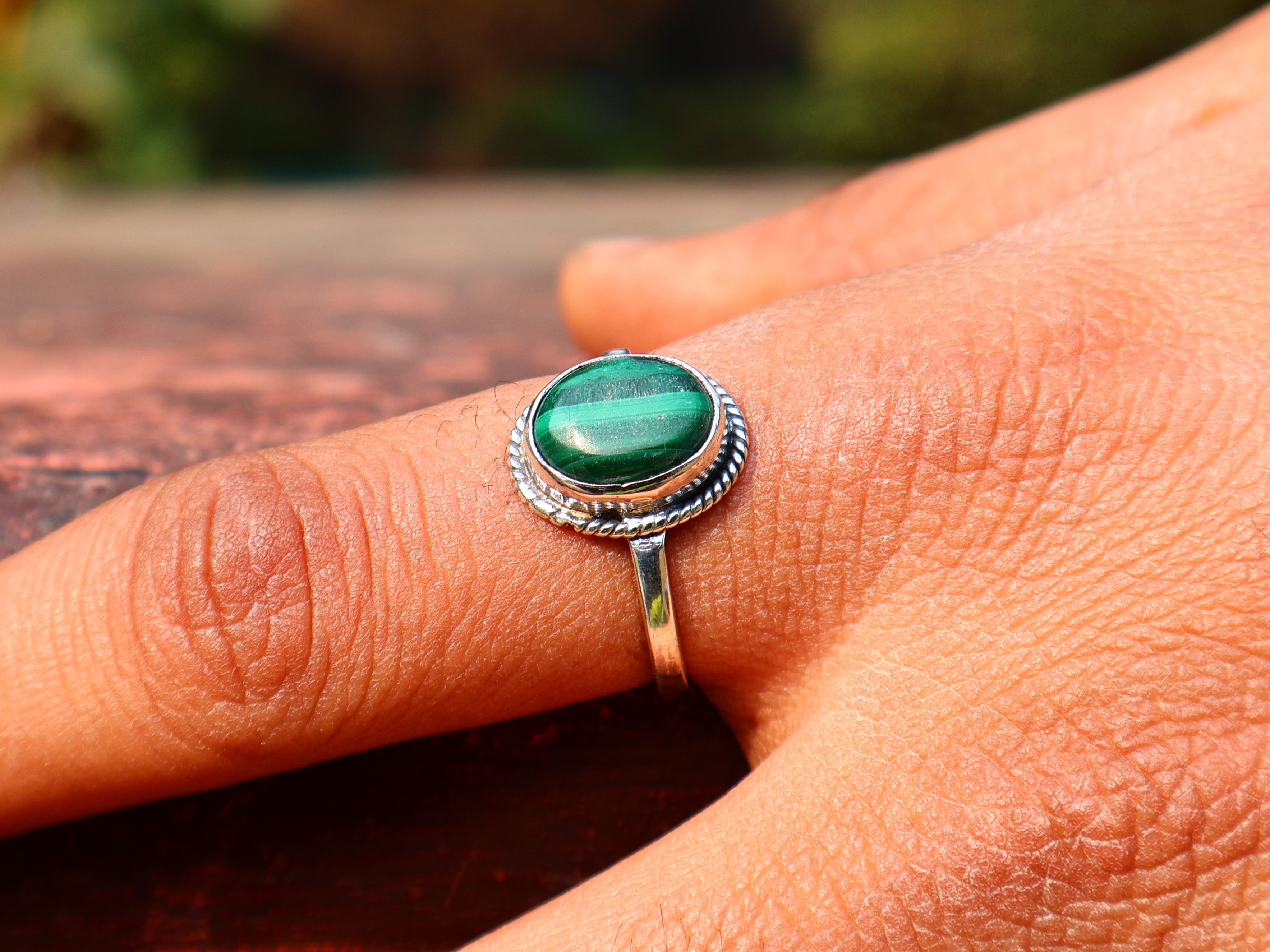 Malachit-Ring Ovaler Edelsteinring Geburtssteinring Verlobungsring Zierlicher Silberring 925er Sterlingsilber