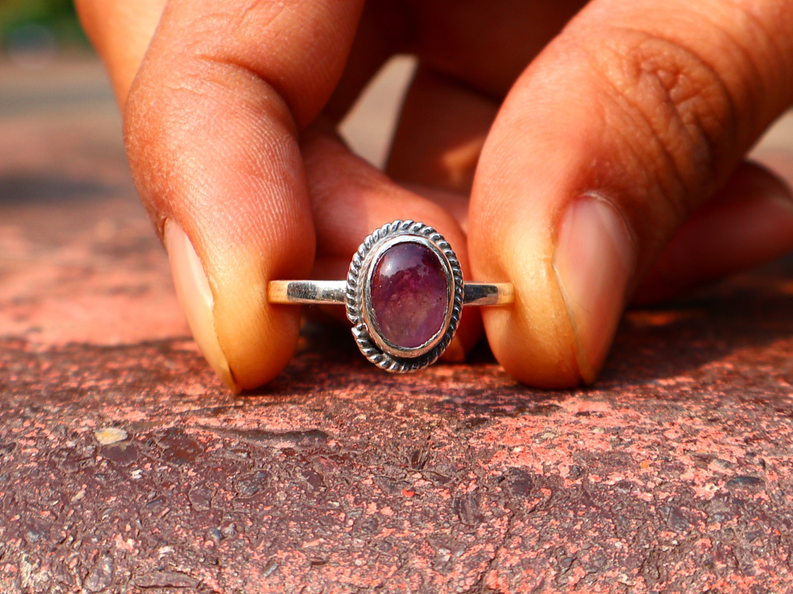 Ovaler Amethystring 925 Silberring Zierlicher Februar Geburtsstein Stapelring Handgefertigter Boho Ring