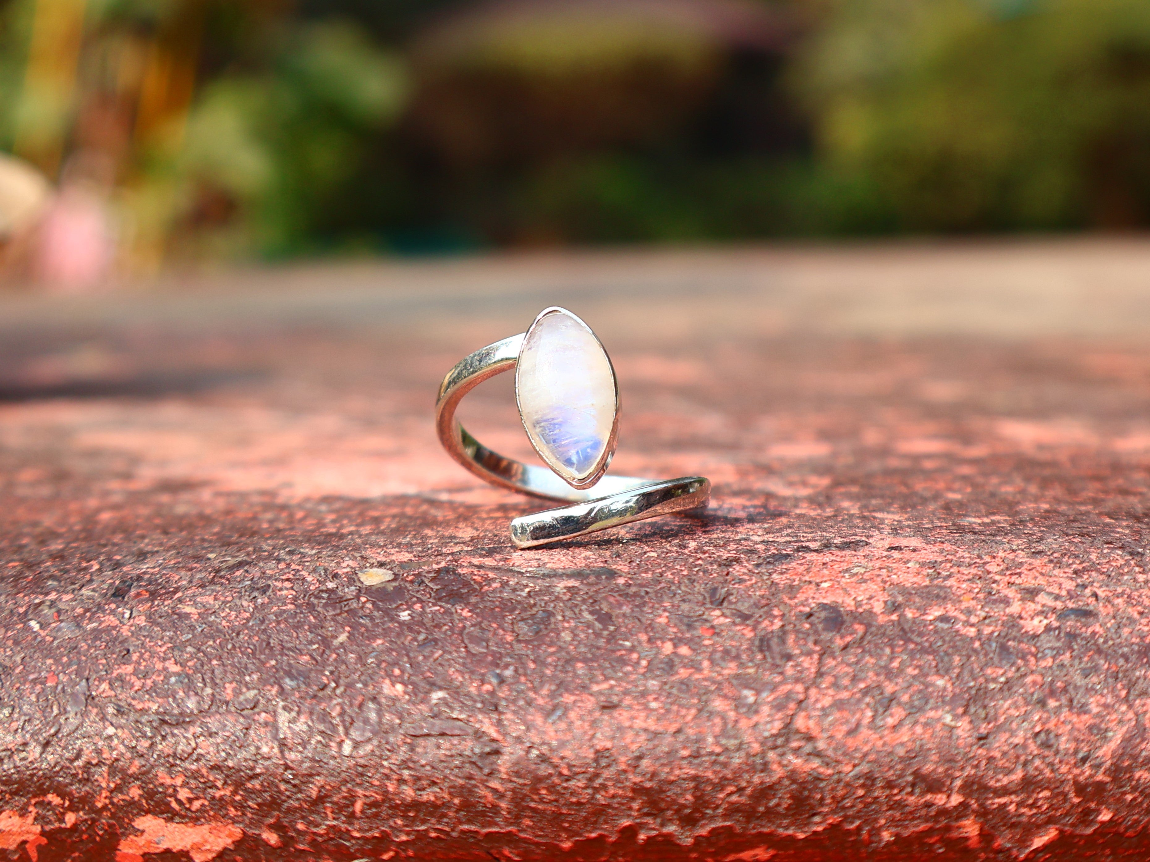 Regenbogenmondsteinring Damen Stapelring Blauer Feuerring Geburtsstein-Edelsteinring Verstellbarer Ring