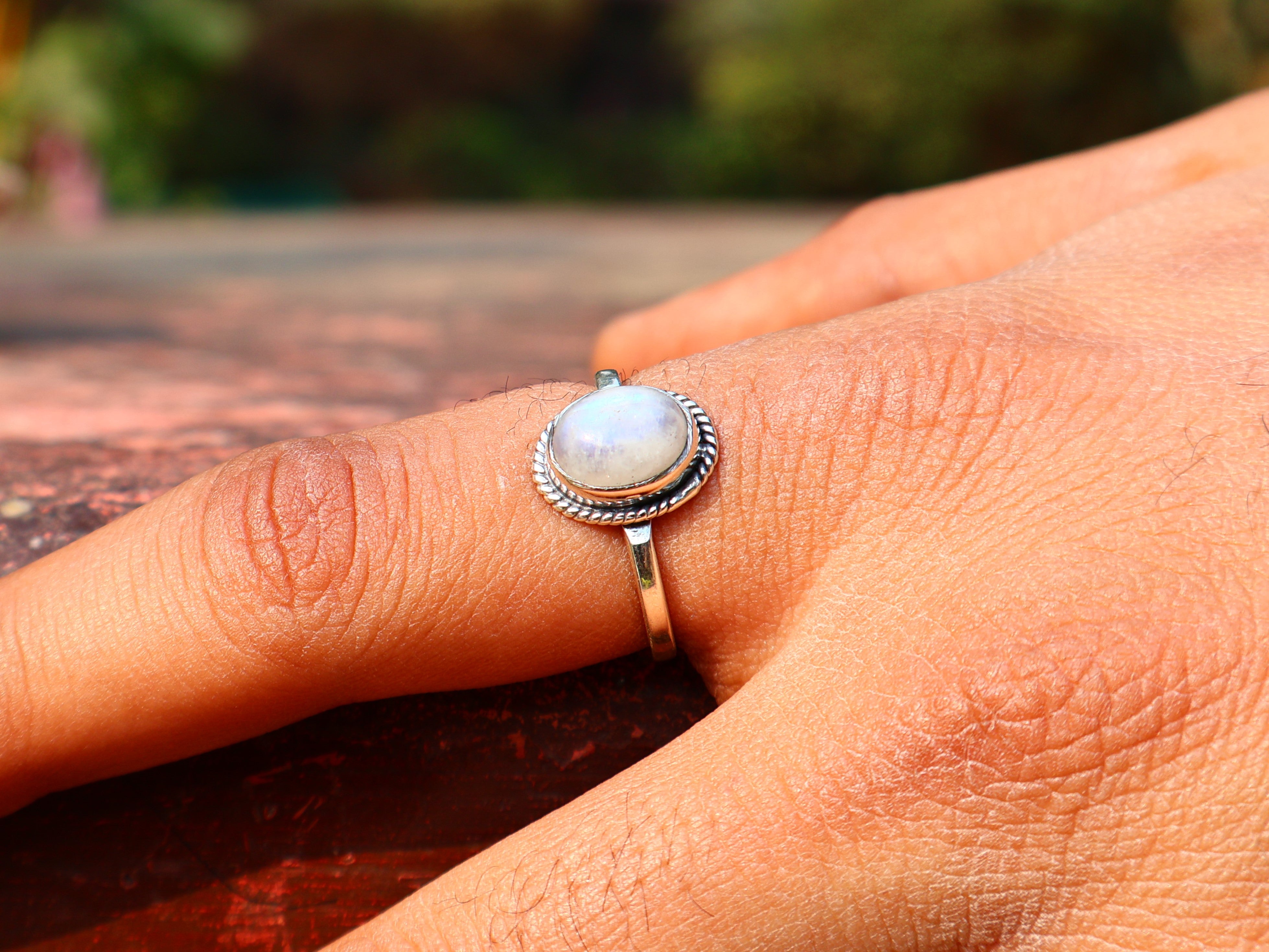 Regenbogen-Mondstein-Ring Damen Stapelring Blauer Feuerring Geburtsstein Oval Edelsteinring Geschenk Für Sie