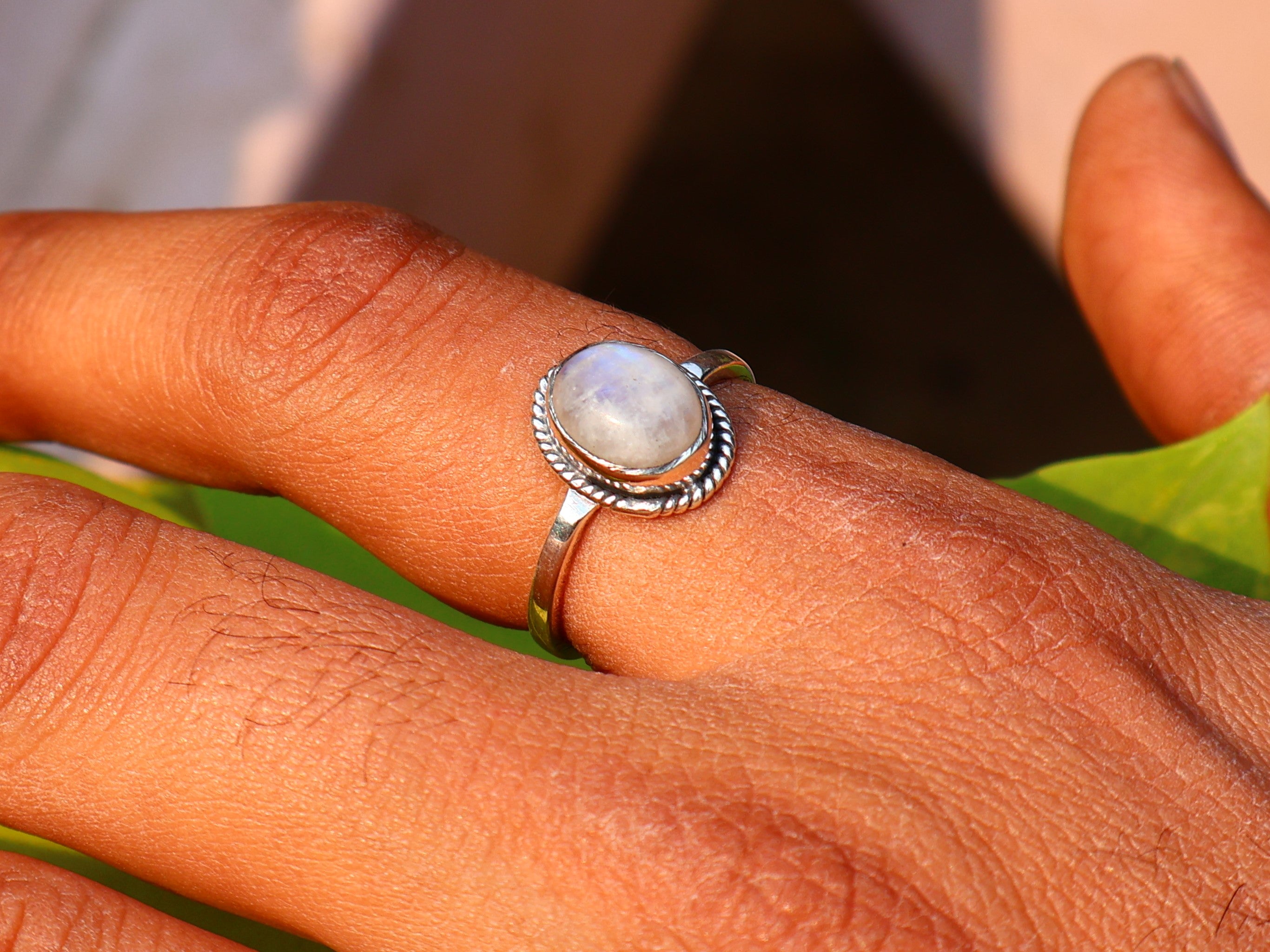 Regenbogen-Mondstein-Ring Damen Stapelring Blauer Feuerring Geburtsstein Oval Edelsteinring Geschenk Für Sie