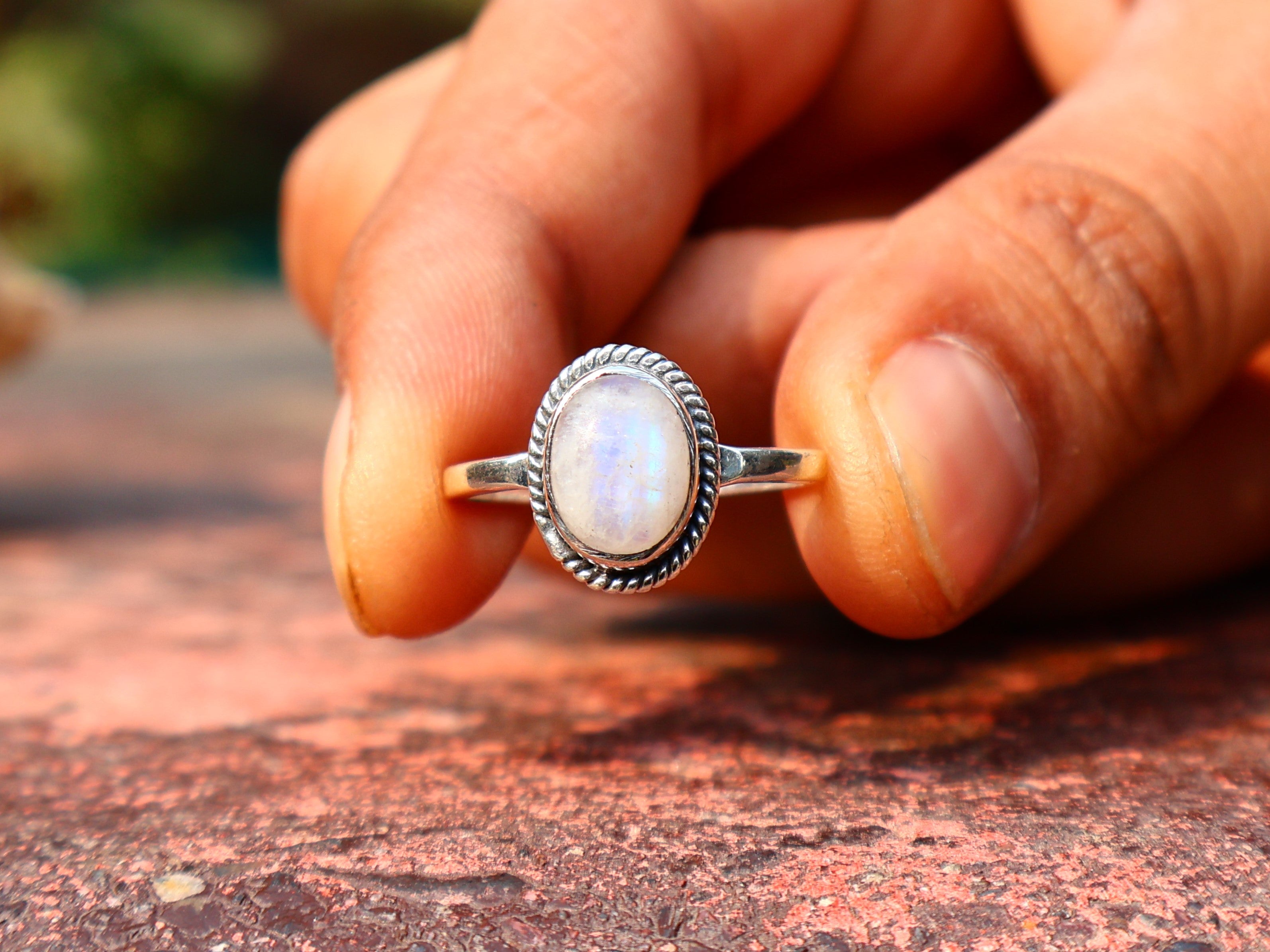Regenbogen-Mondstein-Ring Damen Stapelring Blauer Feuerring Geburtsstein Oval Edelsteinring Geschenk Für Sie