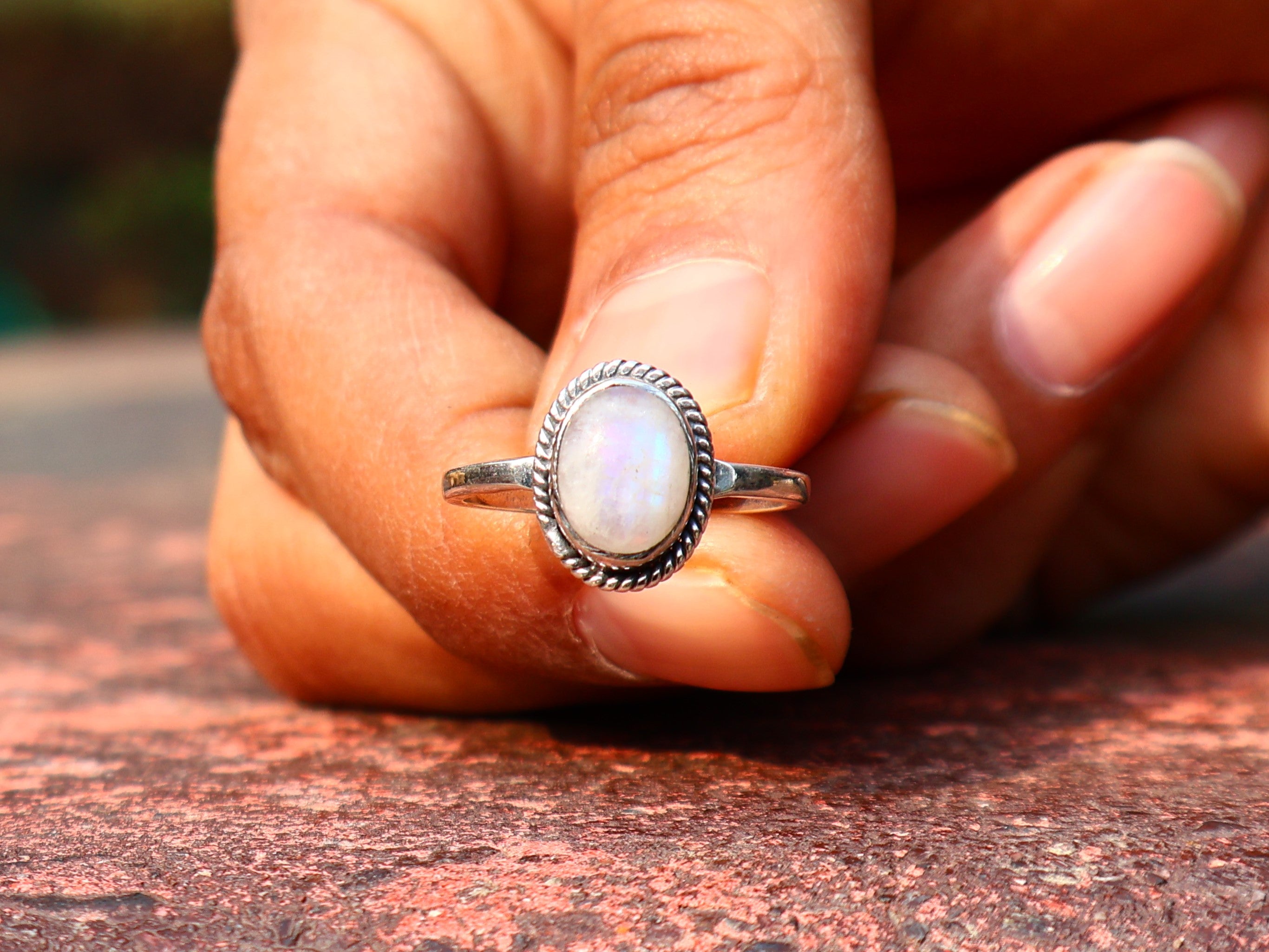 Regenbogen-Mondstein-Ring Damen Stapelring Blauer Feuerring Geburtsstein Oval Edelsteinring Geschenk Für Sie