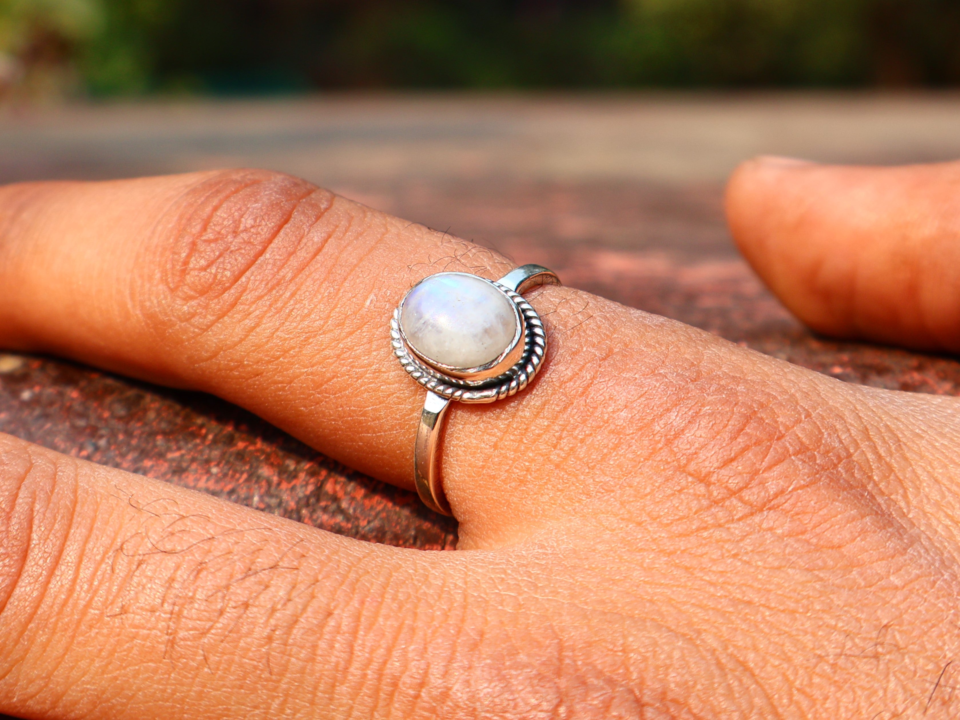 Regenbogen-Mondstein-Ring Damen Stapelring Blauer Feuerring Geburtsstein Oval Edelsteinring Geschenk Für Sie