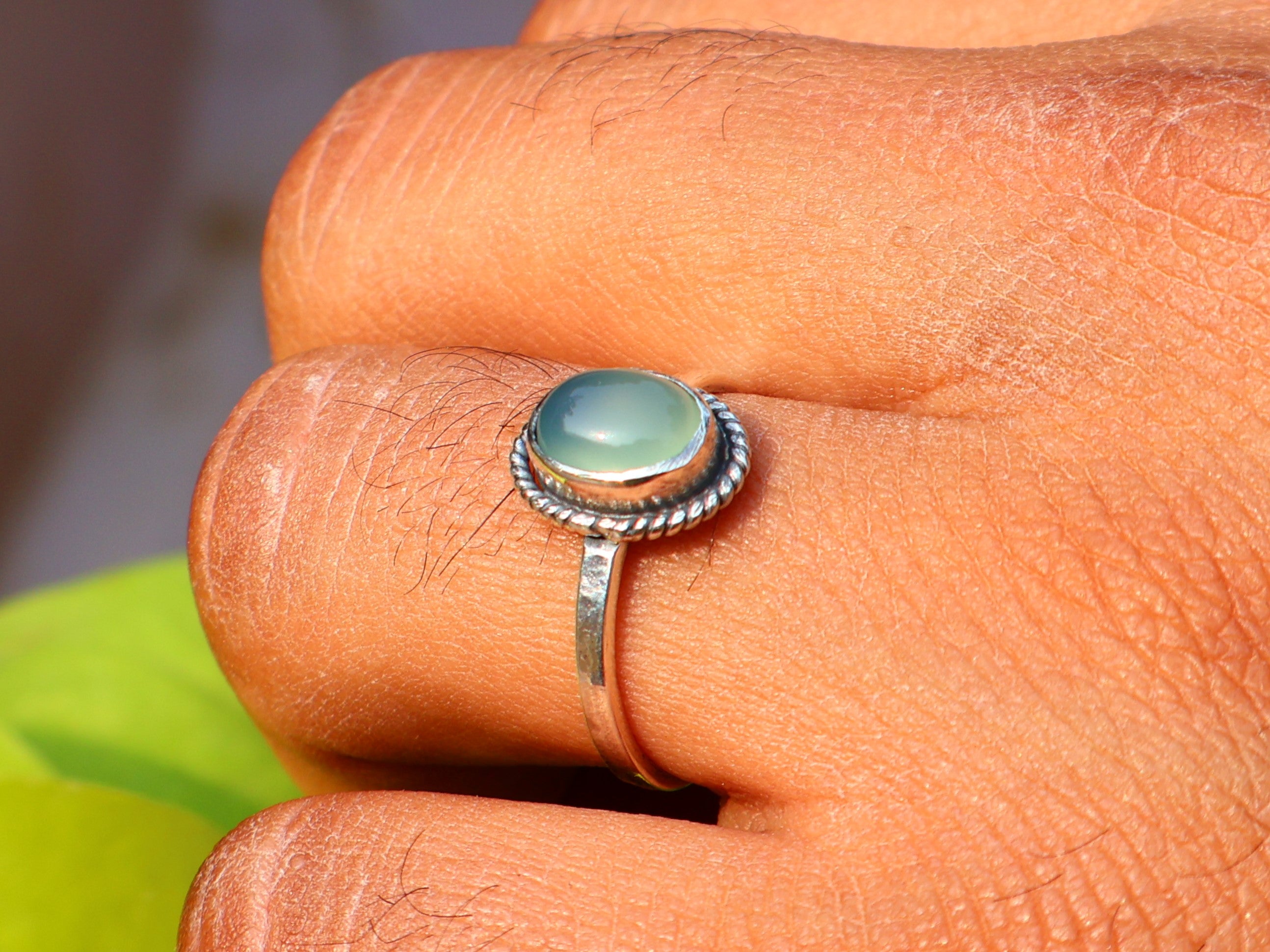 Ovaler Aqua-Chalcedon-Ring, handgefertigter Silberring, einzigartiger Ring, Geburtssteinring, 925er Sterlingsilberring, Stapelring, Geschenk für sie