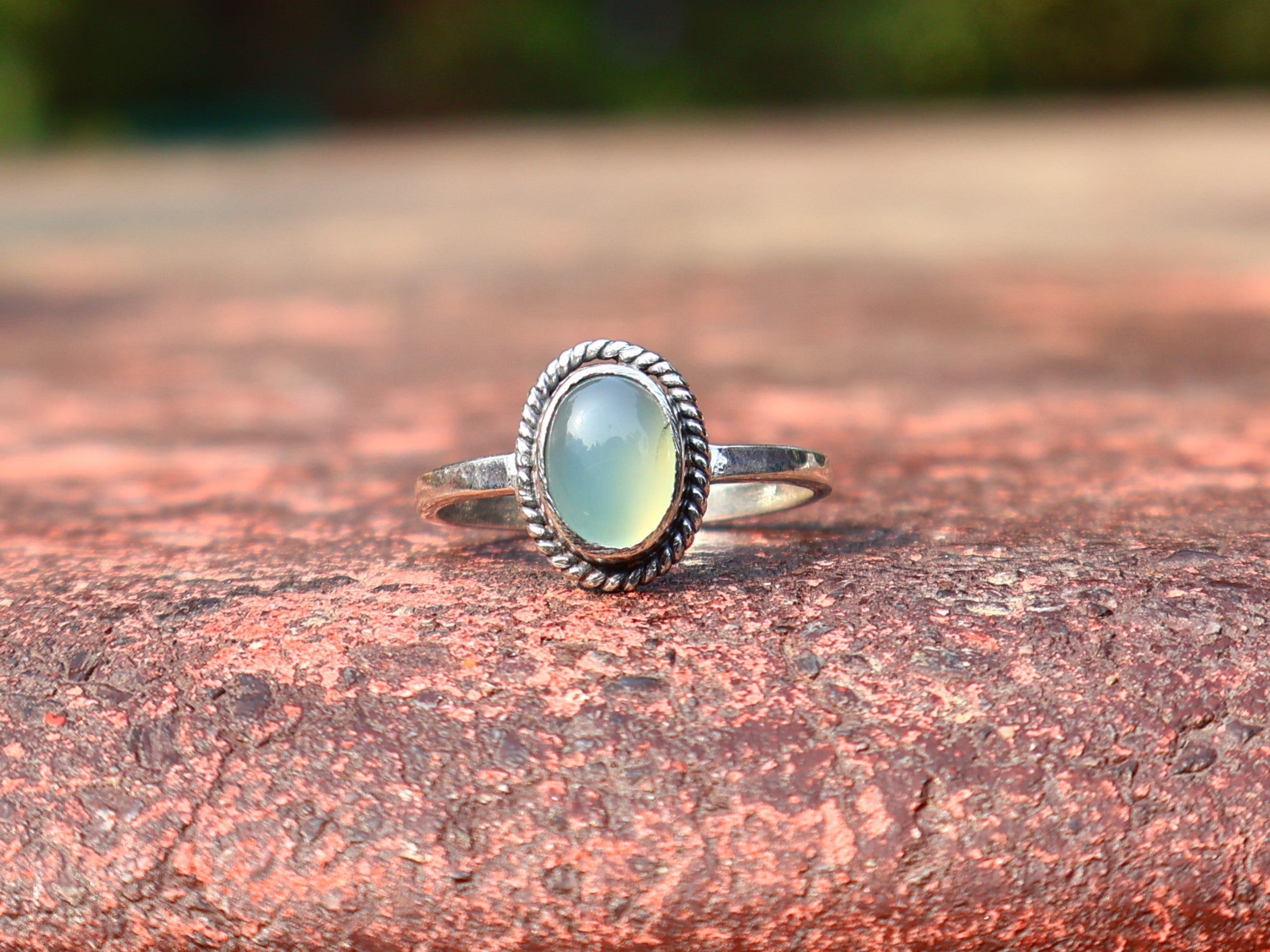 Ovaler Aqua-Chalcedon-Ring, handgefertigter Silberring, einzigartiger Ring, Geburtssteinring, 925er Sterlingsilberring, Stapelring, Geschenk für sie