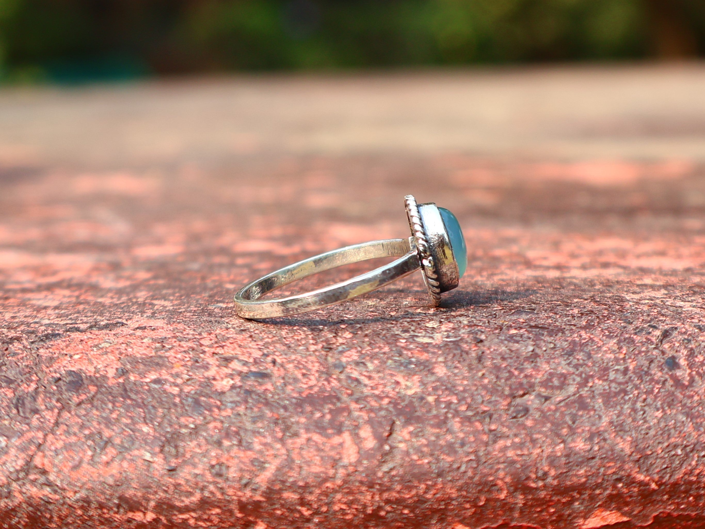 Ovaler Aqua-Chalcedon-Ring, handgefertigter Silberring, einzigartiger Ring, Geburtssteinring, 925er Sterlingsilberring, Stapelring, Geschenk für sie