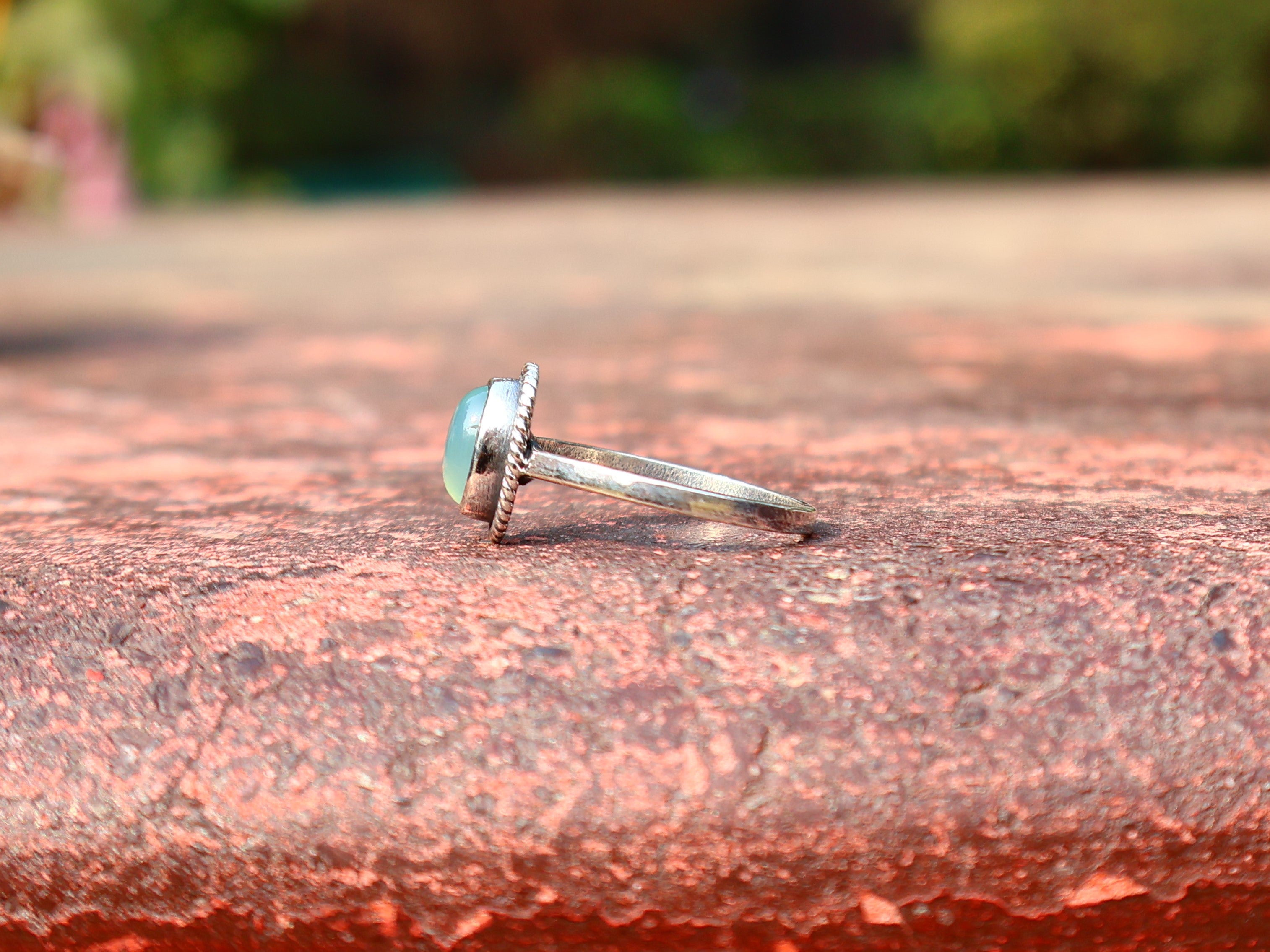 Ovaler Aqua-Chalcedon-Ring, handgefertigter Silberring, einzigartiger Ring, Geburtssteinring, 925er Sterlingsilberring, Stapelring, Geschenk für sie