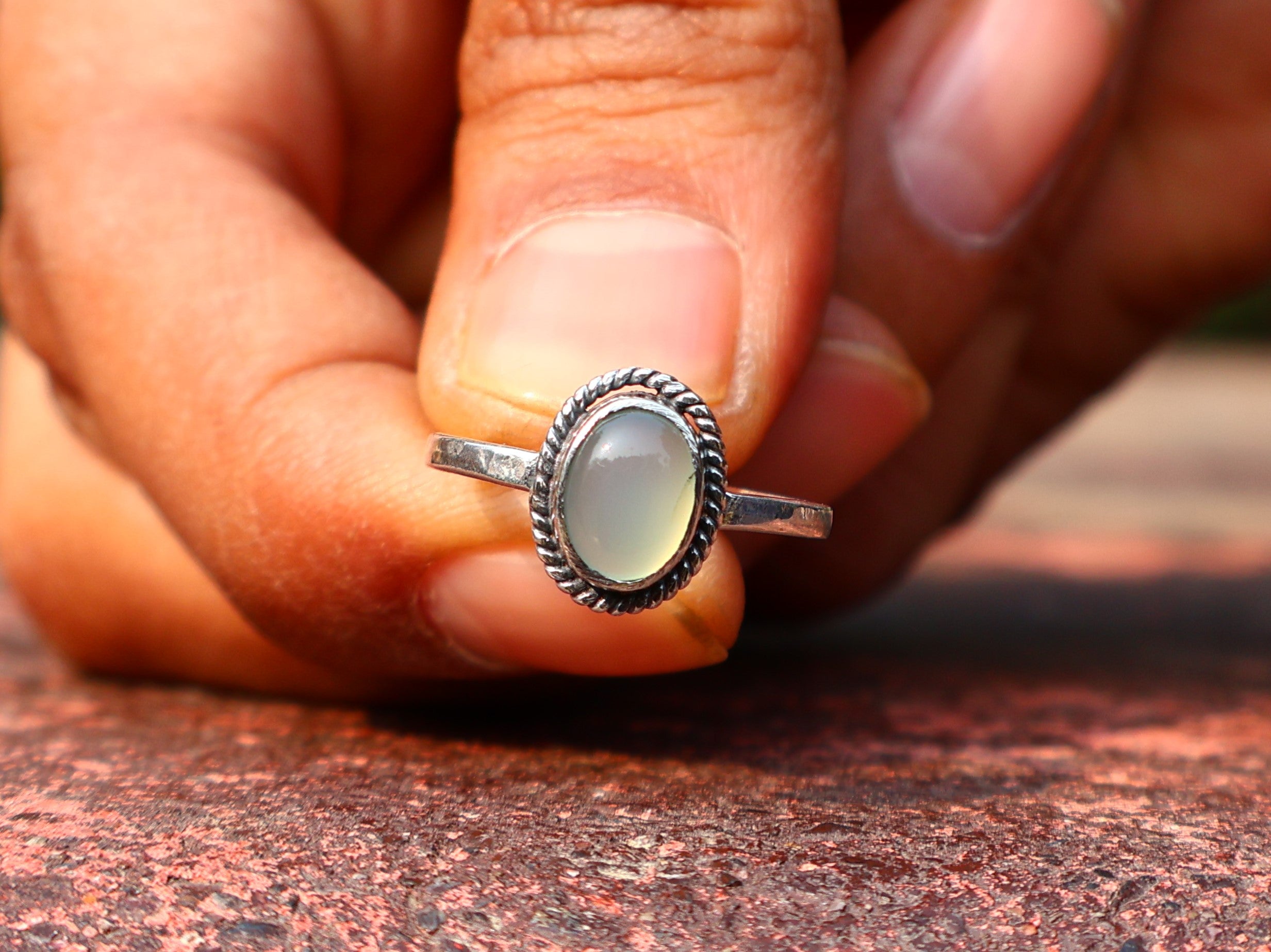 Ovaler Aqua-Chalcedon-Ring, handgefertigter Silberring, einzigartiger Ring, Geburtssteinring, 925er Sterlingsilberring, Stapelring, Geschenk für sie