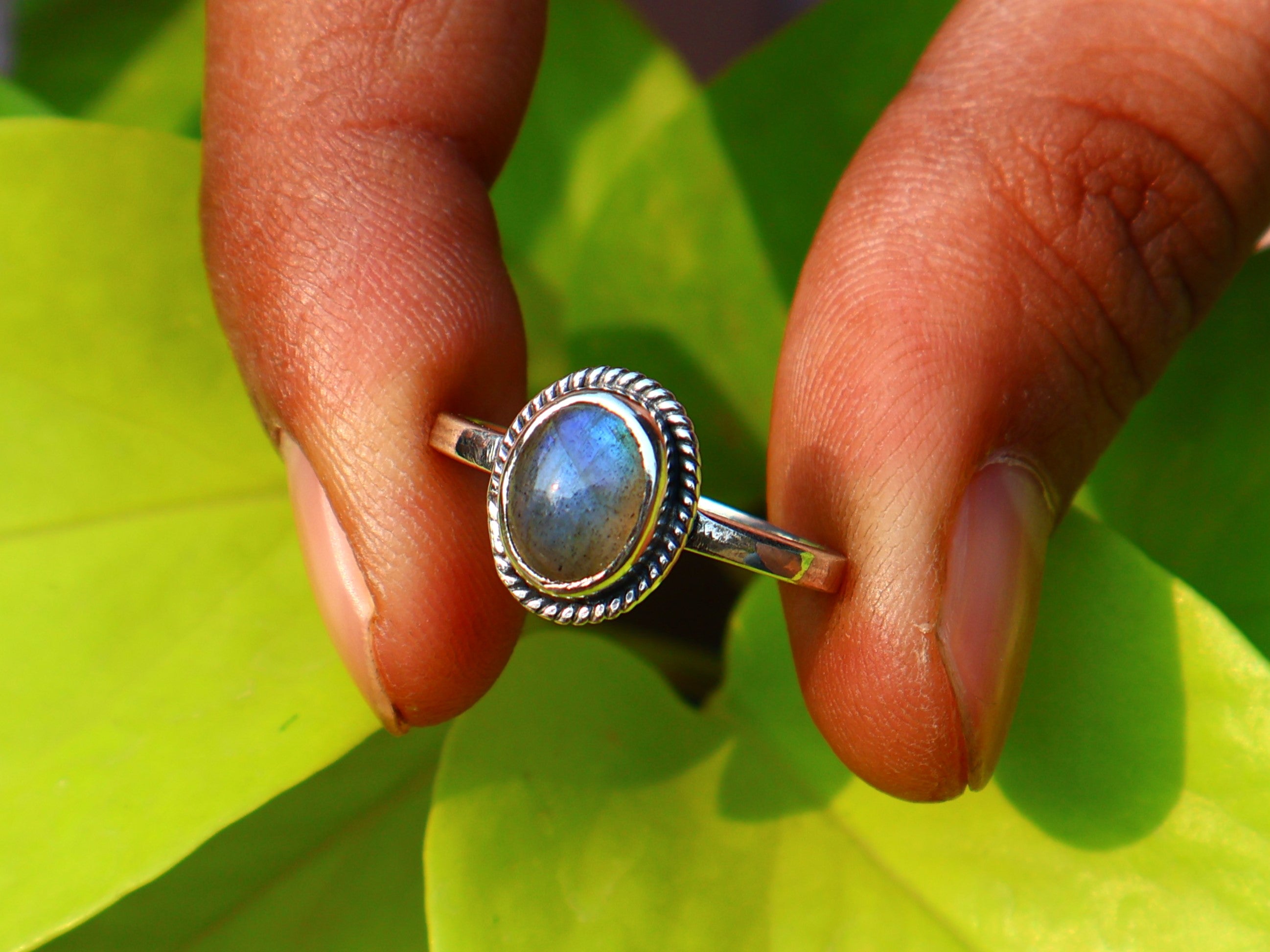 Ovaler Labradorit-Ring 925 Sterling Silber Ring Blauer Feuer-Labradorit Boho Zierlicher Ring Geschenk Für Sie