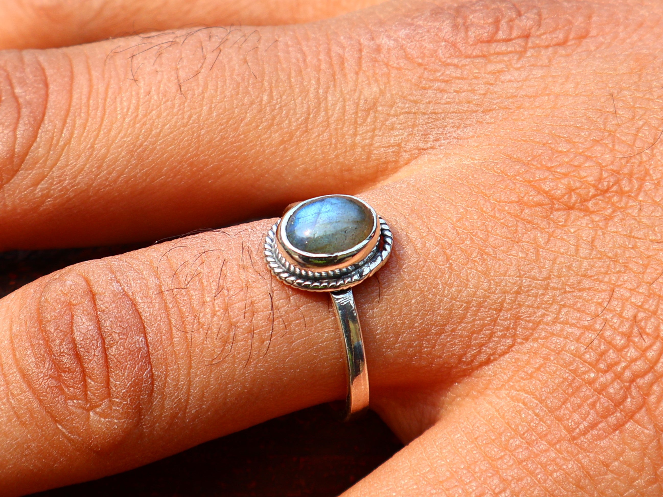 Ovaler Labradorit-Ring 925 Sterling Silber Ring Blauer Feuer-Labradorit Boho Zierlicher Ring Geschenk Für Sie