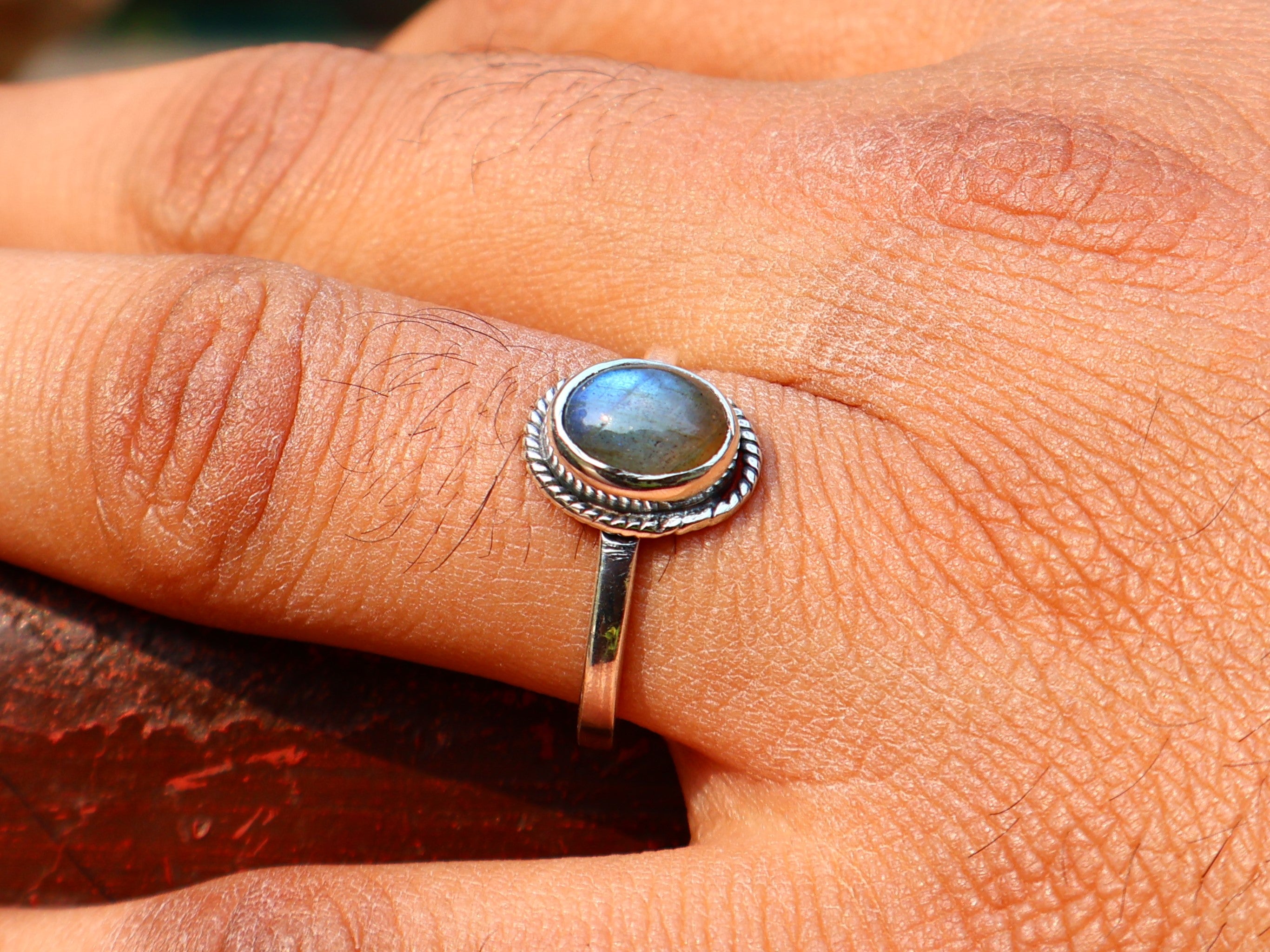 Ovaler Labradorit-Ring 925 Sterling Silber Ring Blauer Feuer-Labradorit Boho Zierlicher Ring Geschenk Für Sie