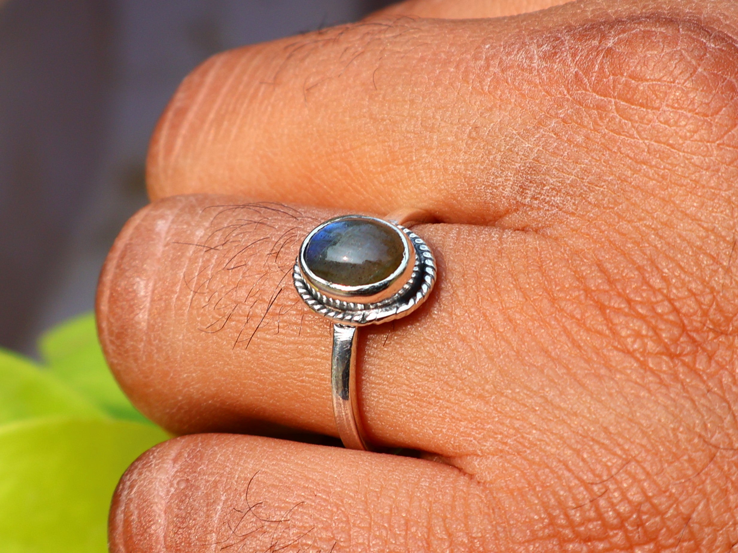 Ovaler Labradorit-Ring 925 Sterling Silber Ring Blauer Feuer-Labradorit Boho Zierlicher Ring Geschenk Für Sie
