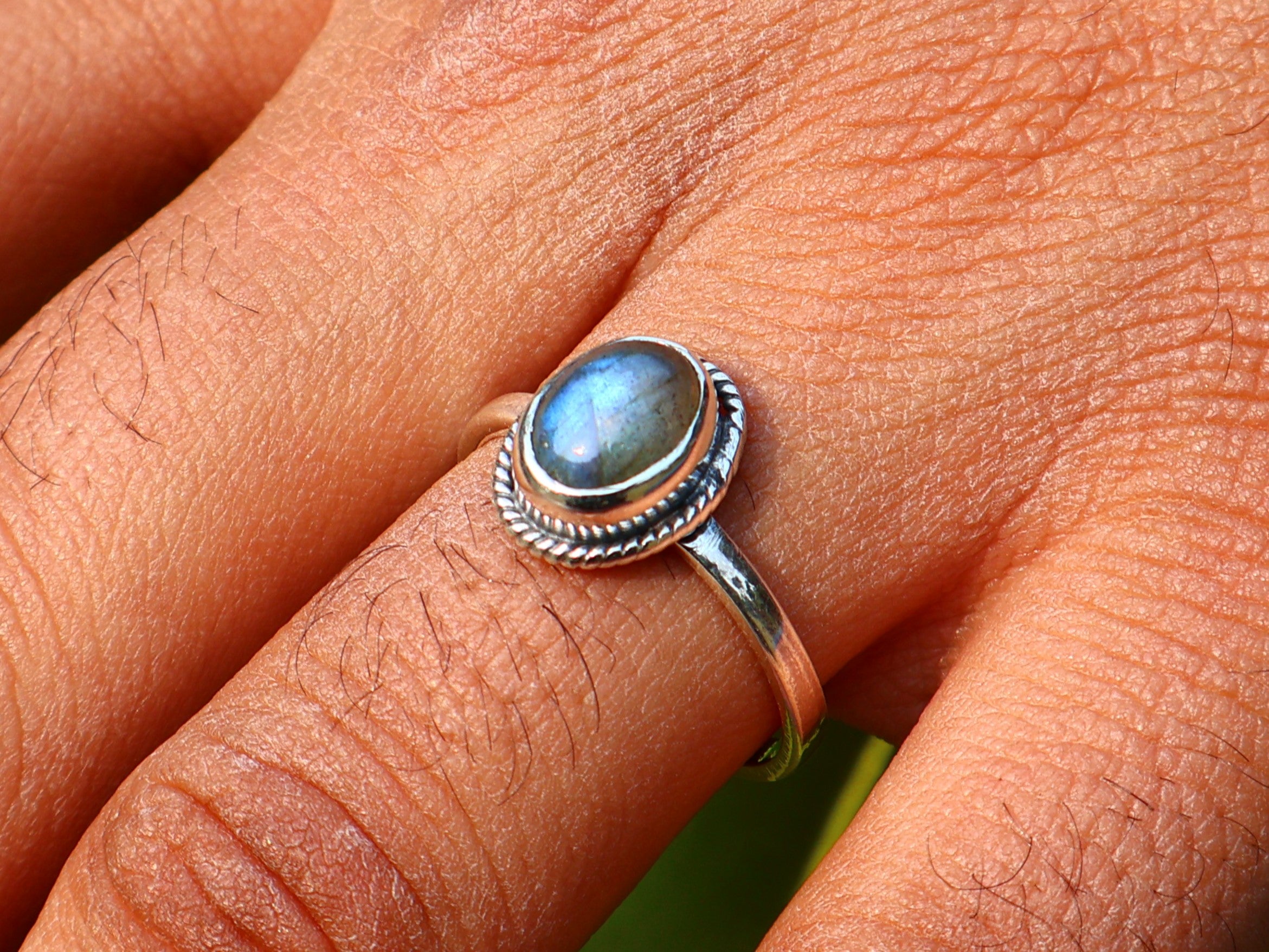 Ovaler Labradorit-Ring 925 Sterling Silber Ring Blauer Feuer-Labradorit Boho Zierlicher Ring Geschenk Für Sie