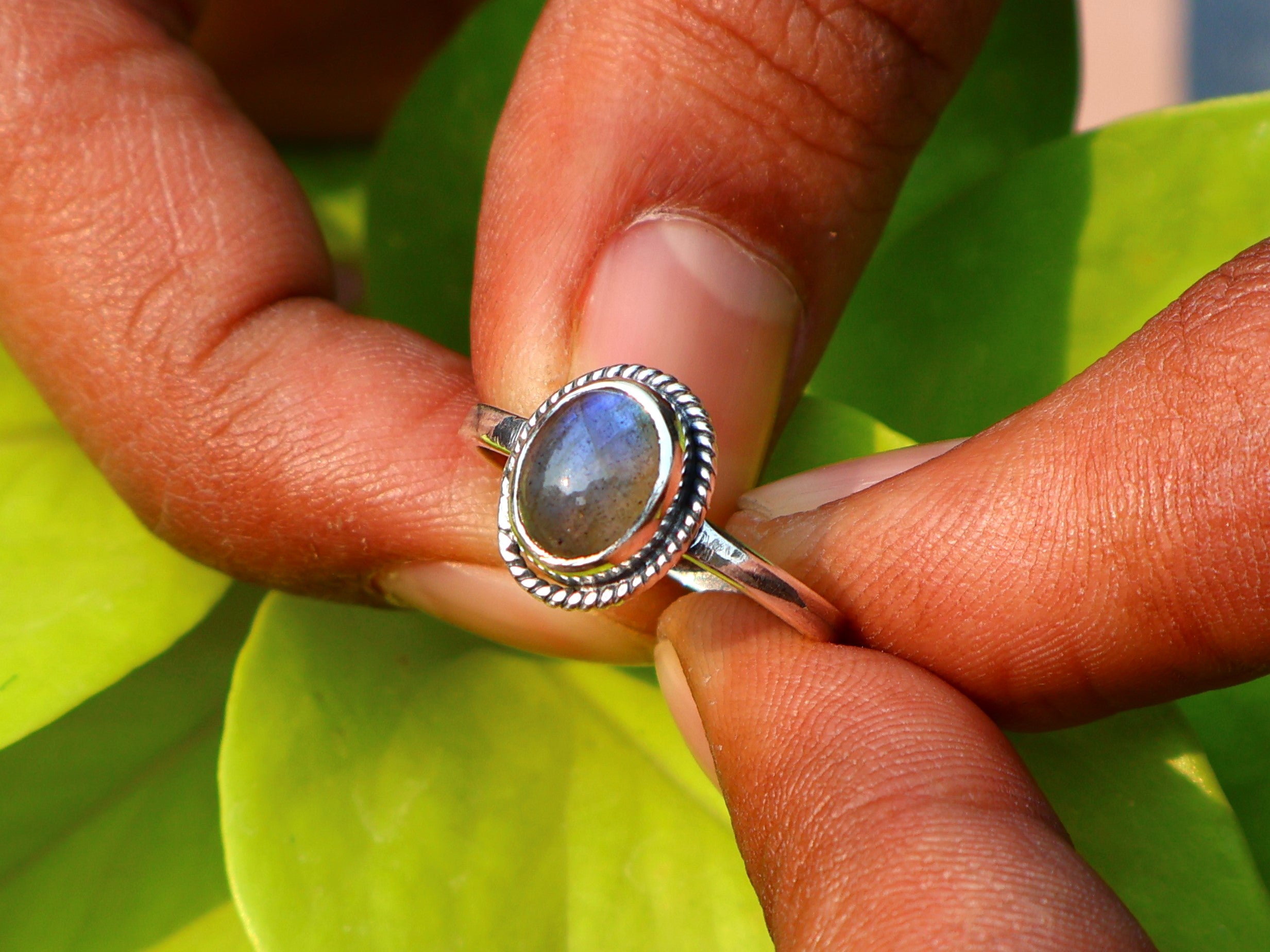 Ovaler Labradorit-Ring 925 Sterling Silber Ring Blauer Feuer-Labradorit Boho Zierlicher Ring Geschenk Für Sie
