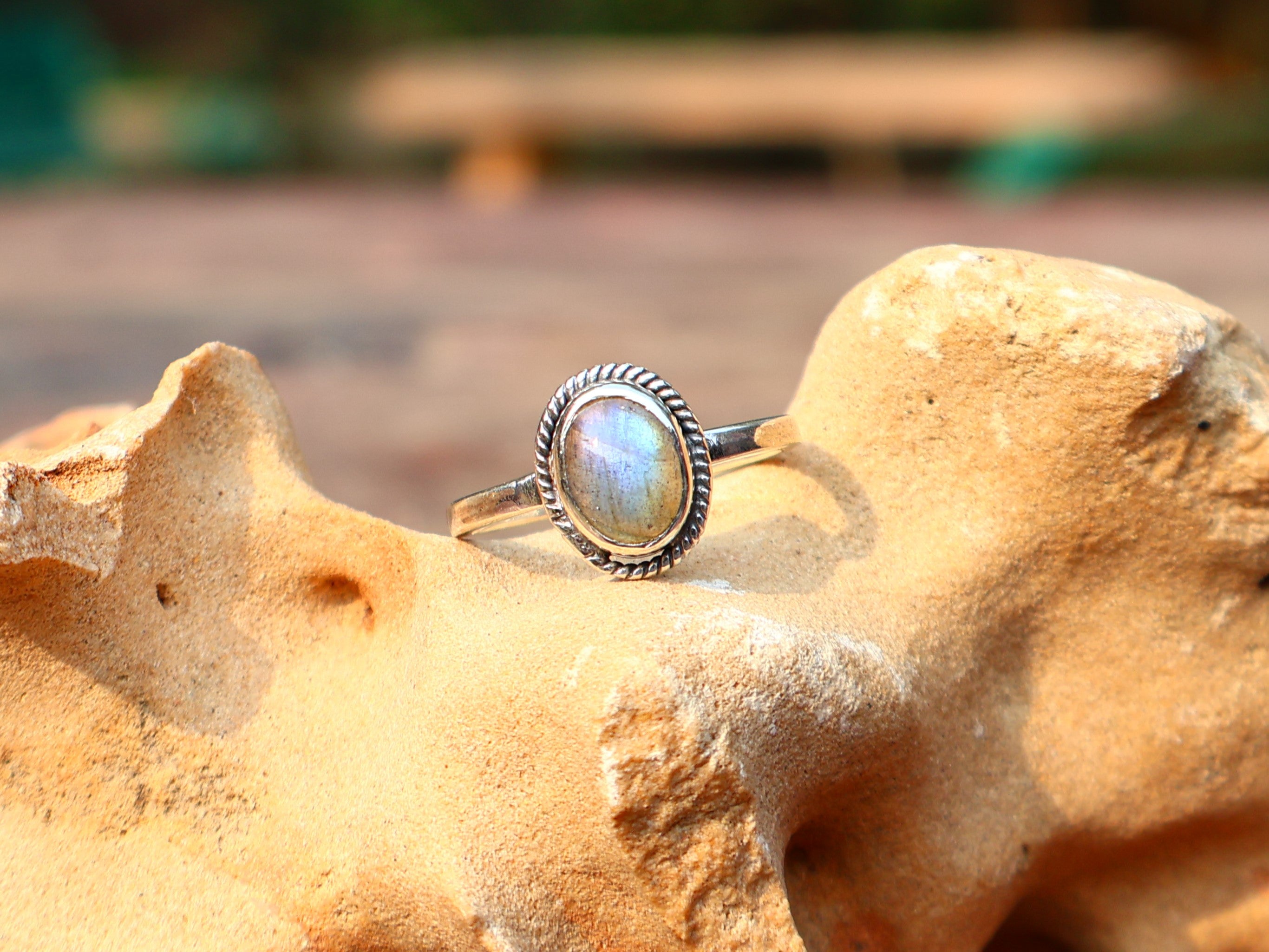 Ovaler Labradorit-Ring 925 Sterling Silber Ring Blauer Feuer-Labradorit Boho Zierlicher Ring Geschenk Für Sie