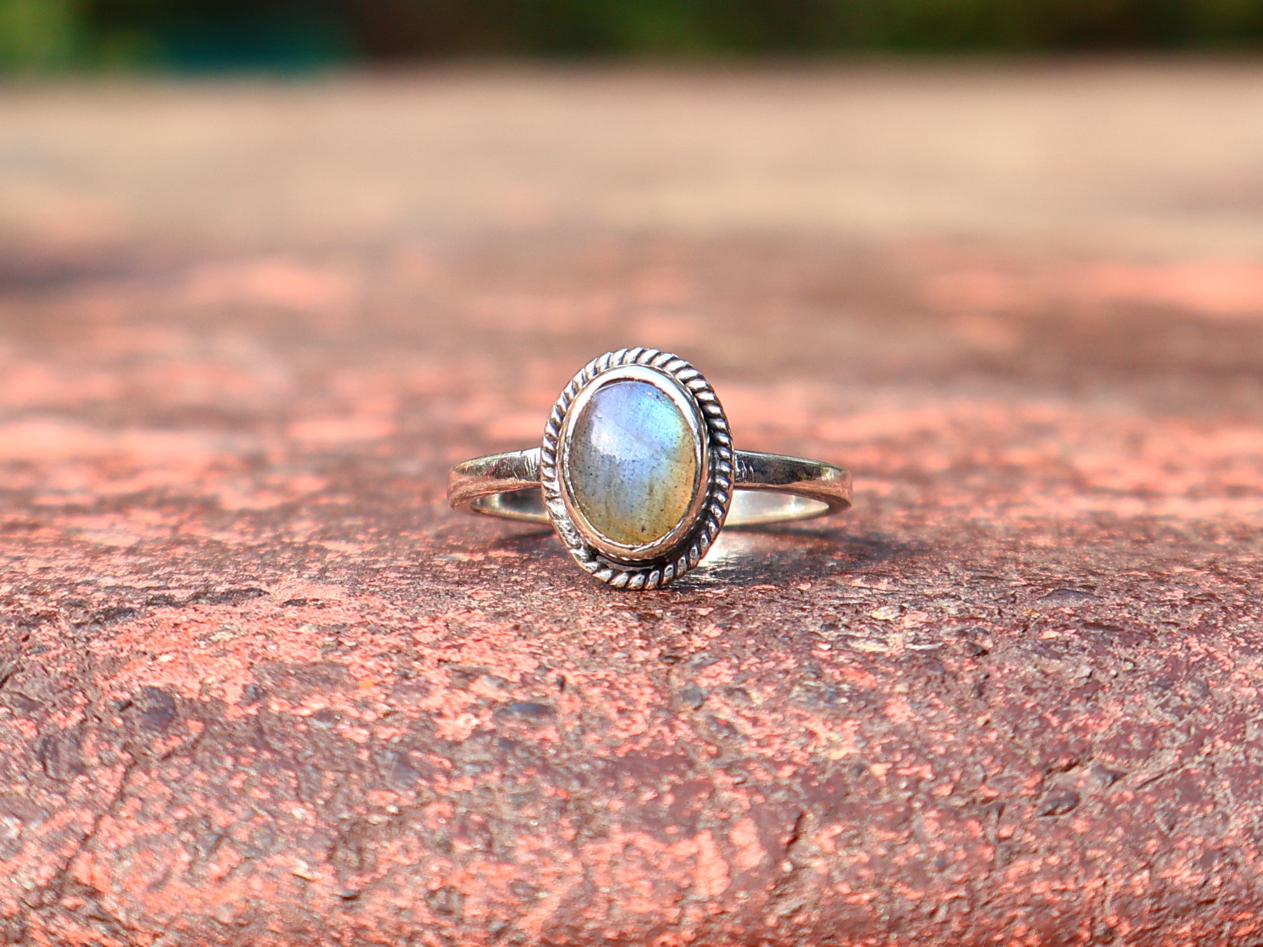 Ovaler Labradorit-Ring 925 Sterling Silber Ring Blauer Feuer-Labradorit Boho Zierlicher Ring Geschenk Für Sie