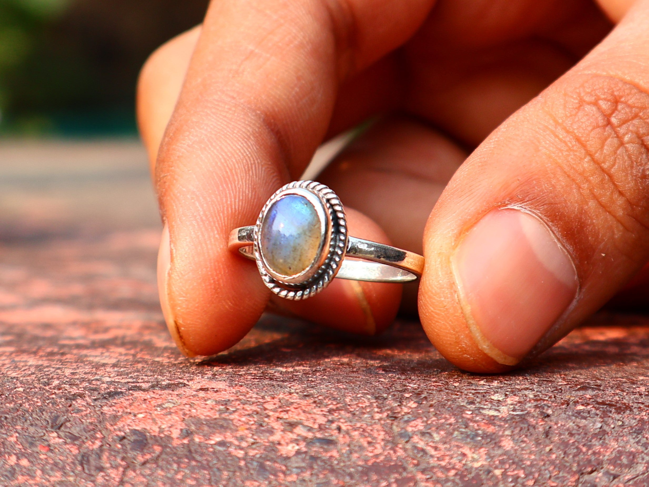 Ovaler Labradorit-Ring 925 Sterling Silber Ring Blauer Feuer-Labradorit Boho Zierlicher Ring Geschenk Für Sie