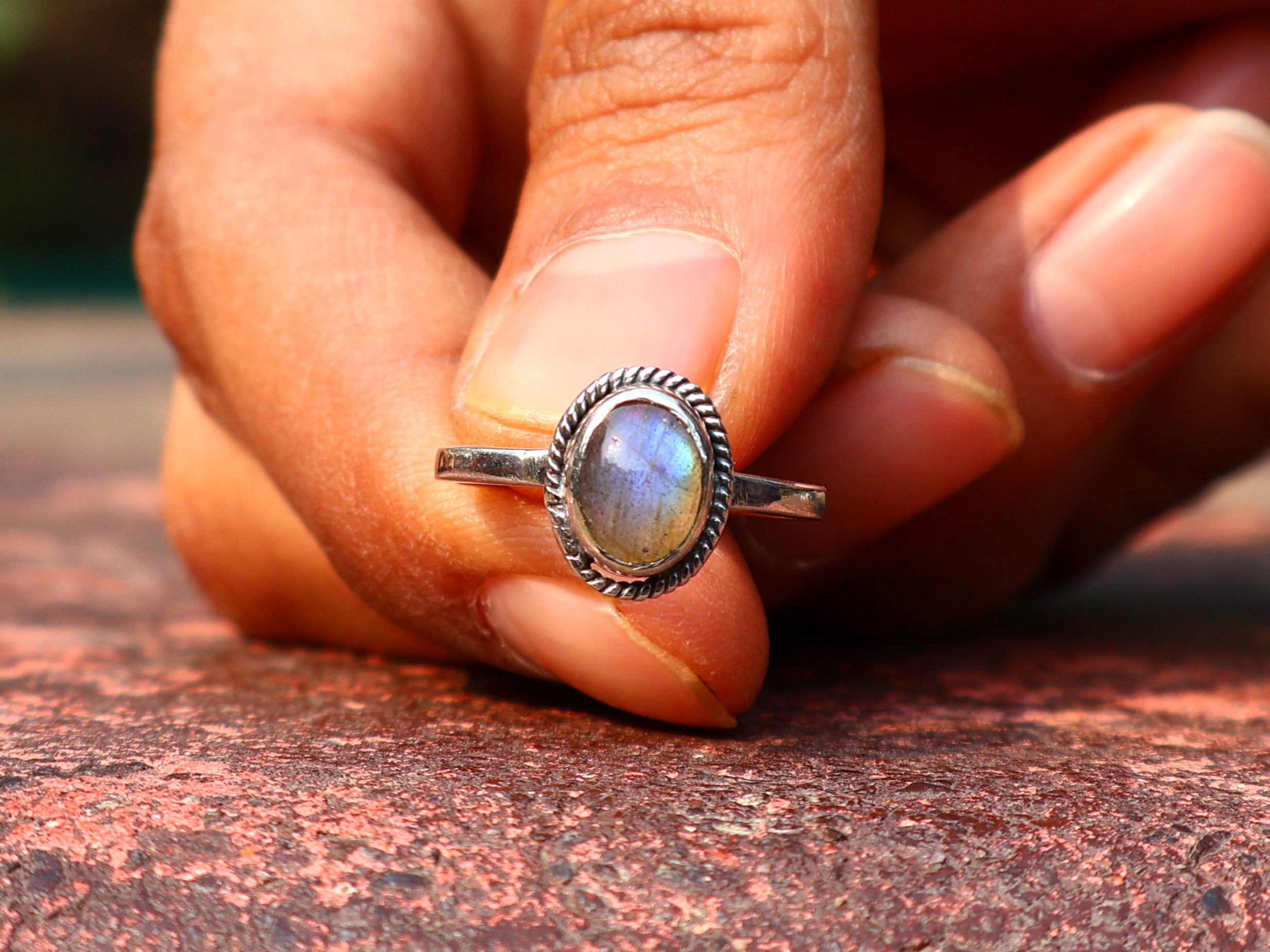 Ovaler Labradorit-Ring 925 Sterling Silber Ring Blauer Feuer-Labradorit Boho Zierlicher Ring Geschenk Für Sie