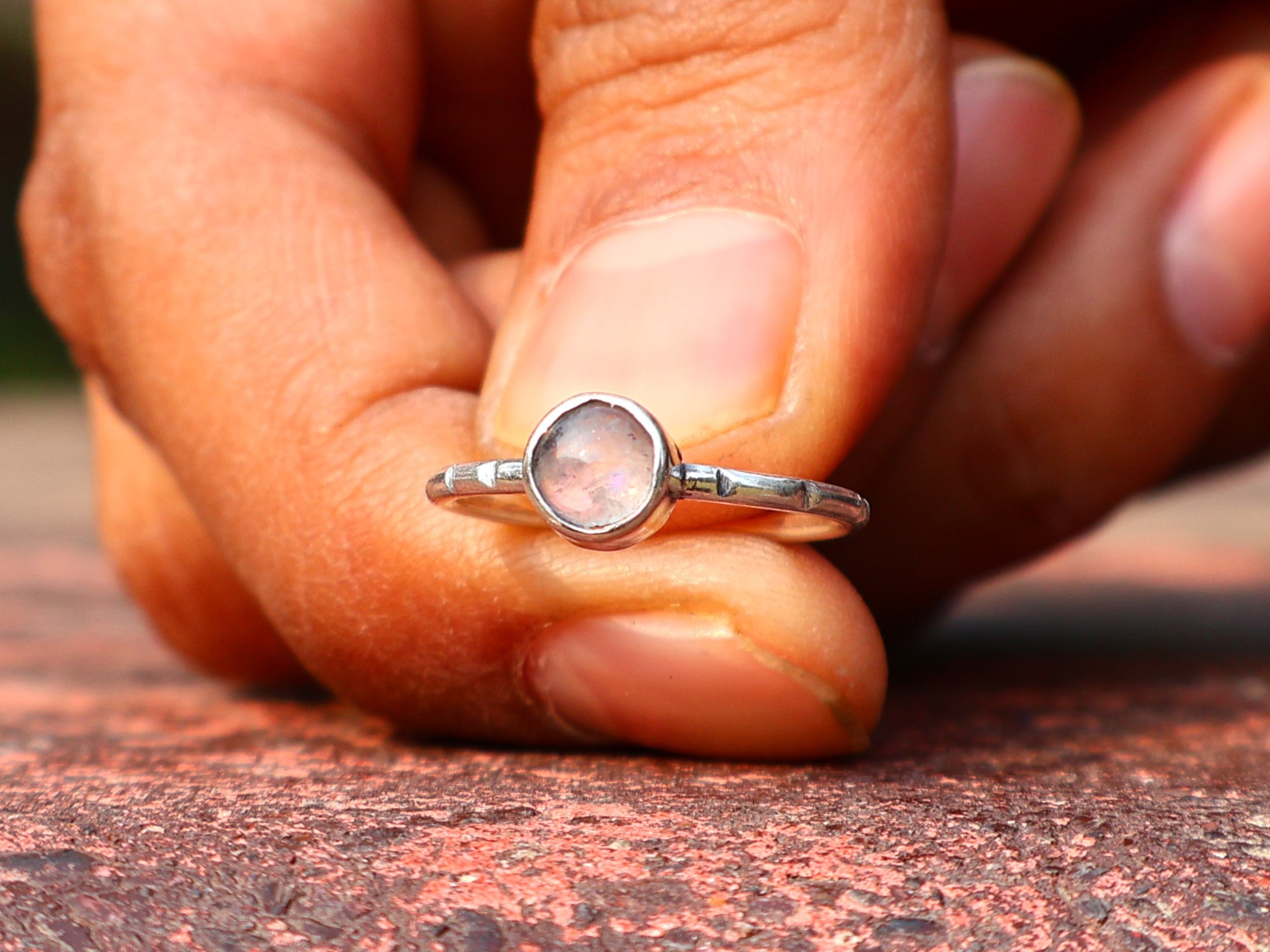 Regenboogmaansteen Ring Dames Ring Stapelring Blauw Vuur Ring Geboortesteen Ronde Edelsteen Ring Sieraden
