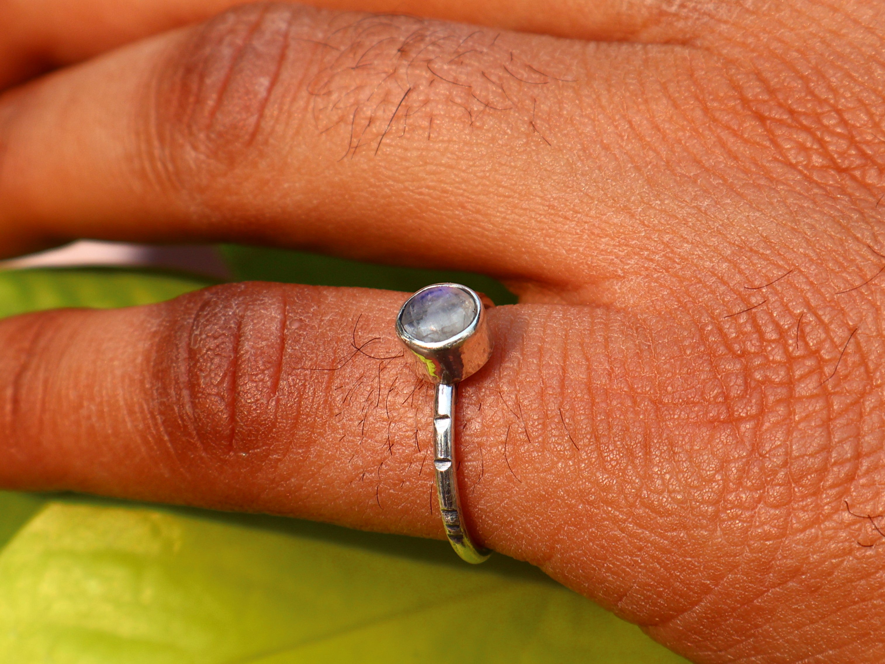 Regenboogmaansteen Ring Dames Ring Stapelring Blauw Vuur Ring Geboortesteen Ronde Edelsteen Ring Sieraden