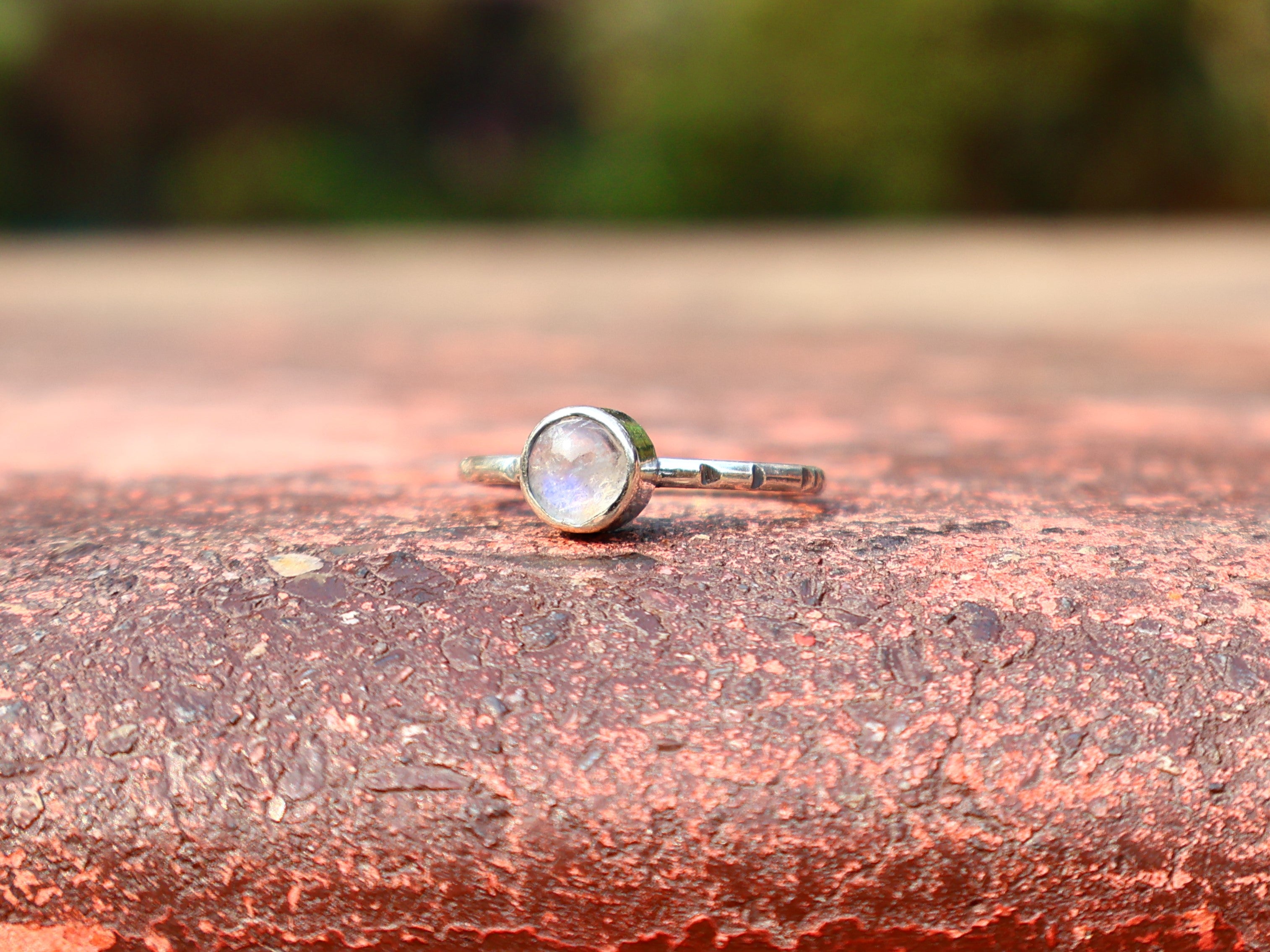 Regenboogmaansteen Ring Dames Ring Stapelring Blauw Vuur Ring Geboortesteen Ronde Edelsteen Ring Sieraden