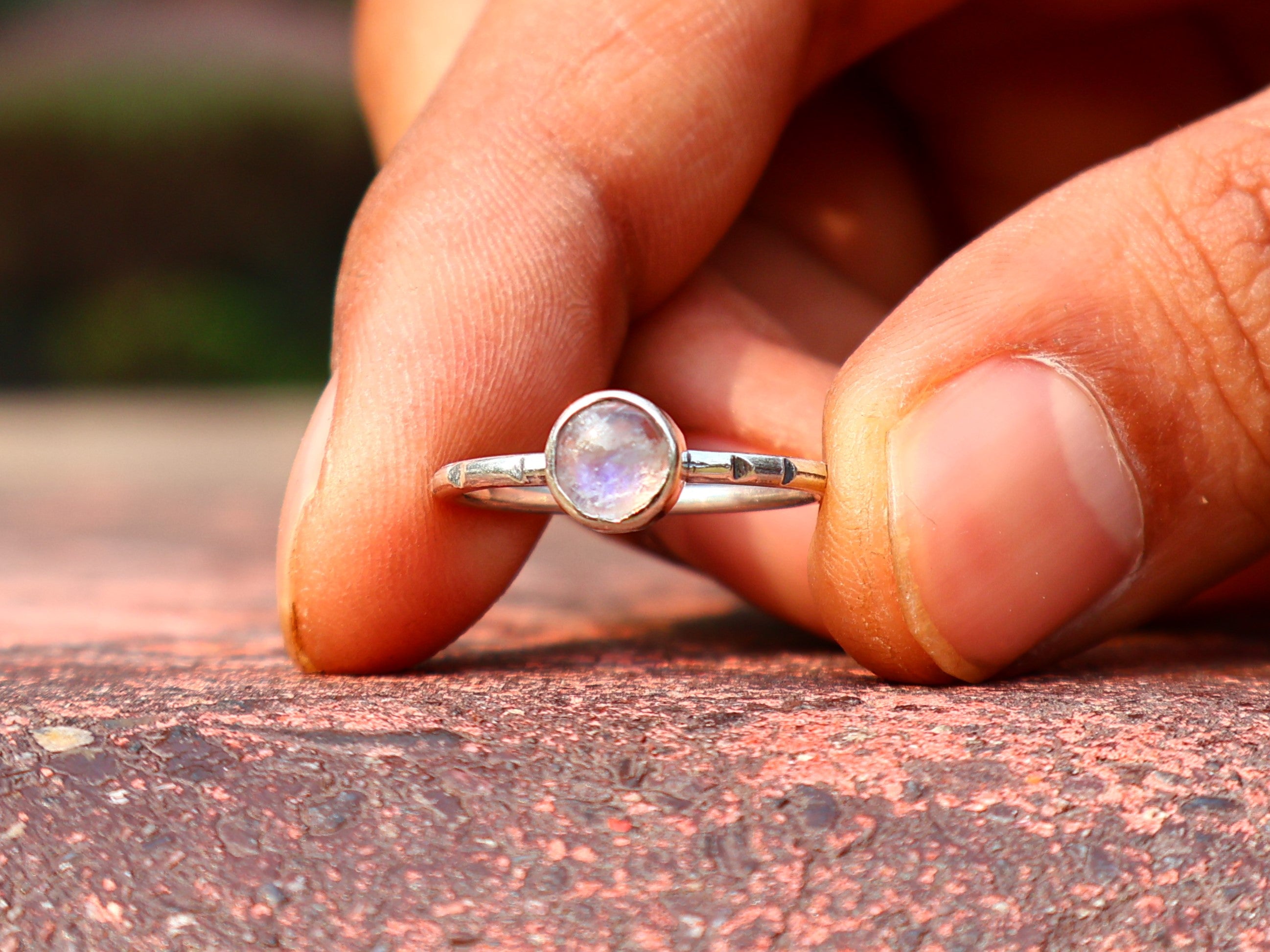 Regenboogmaansteen Ring Dames Ring Stapelring Blauw Vuur Ring Geboortesteen Ronde Edelsteen Ring Sieraden