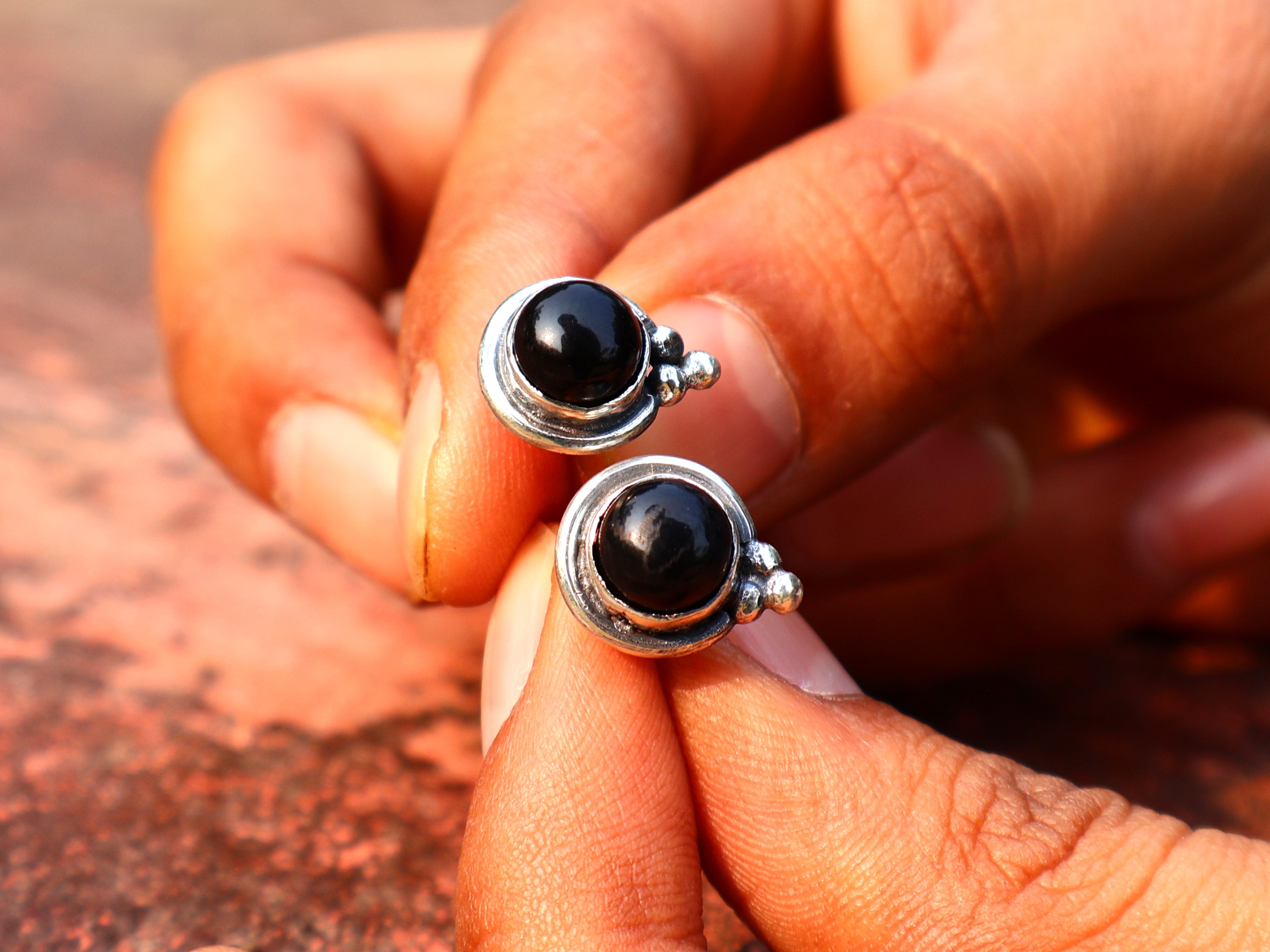 Ohrstecker aus schwarzem Onyx, 925er Sterlingsilber, Onyxschmuck, Ohrstecker für den Alltag, Ohrringe für Damen, Geschenk für die Schwester