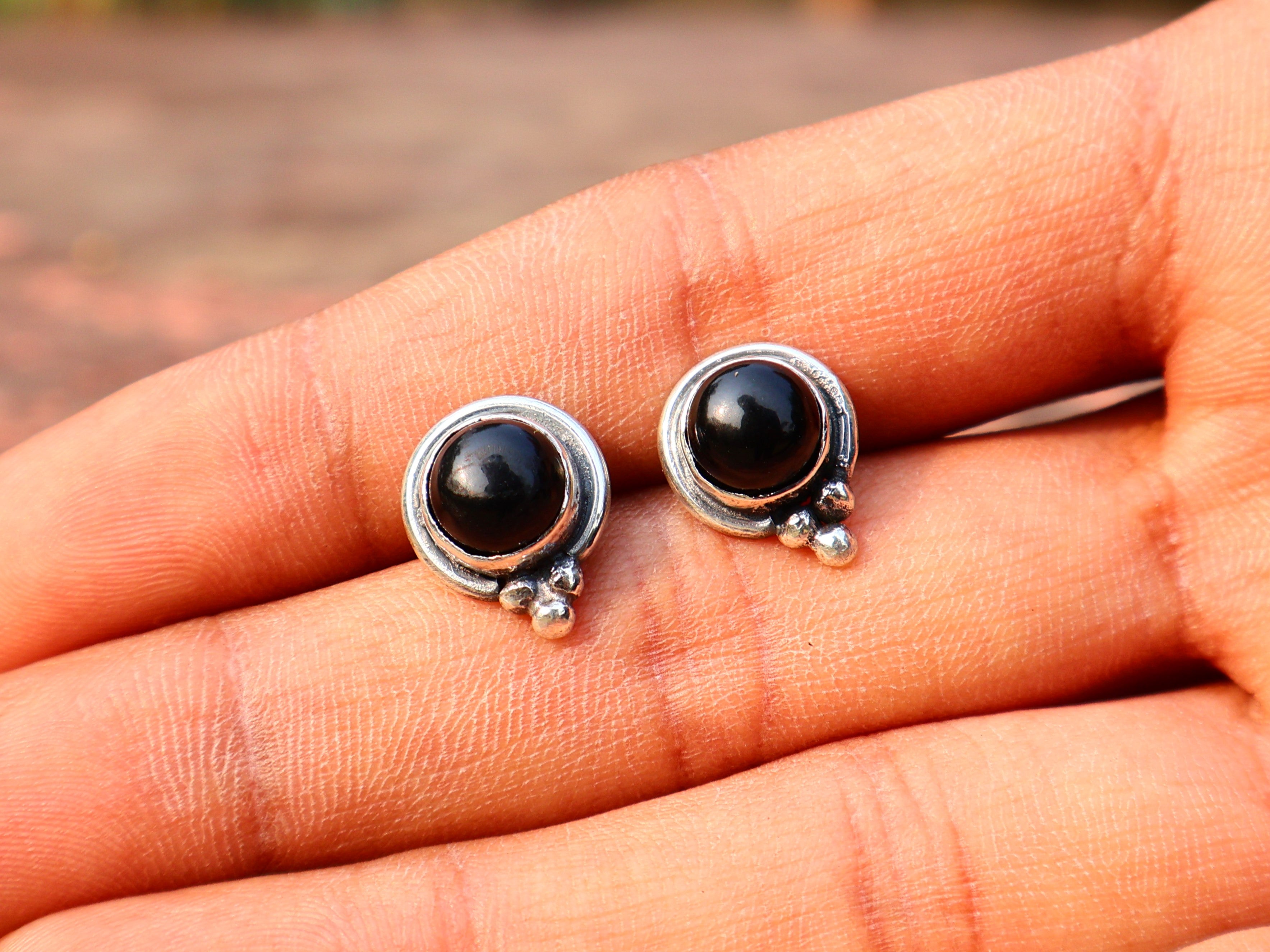 Ohrstecker aus schwarzem Onyx, 925er Sterlingsilber, Onyxschmuck, Ohrstecker für den Alltag, Ohrringe für Damen, Geschenk für die Schwester
