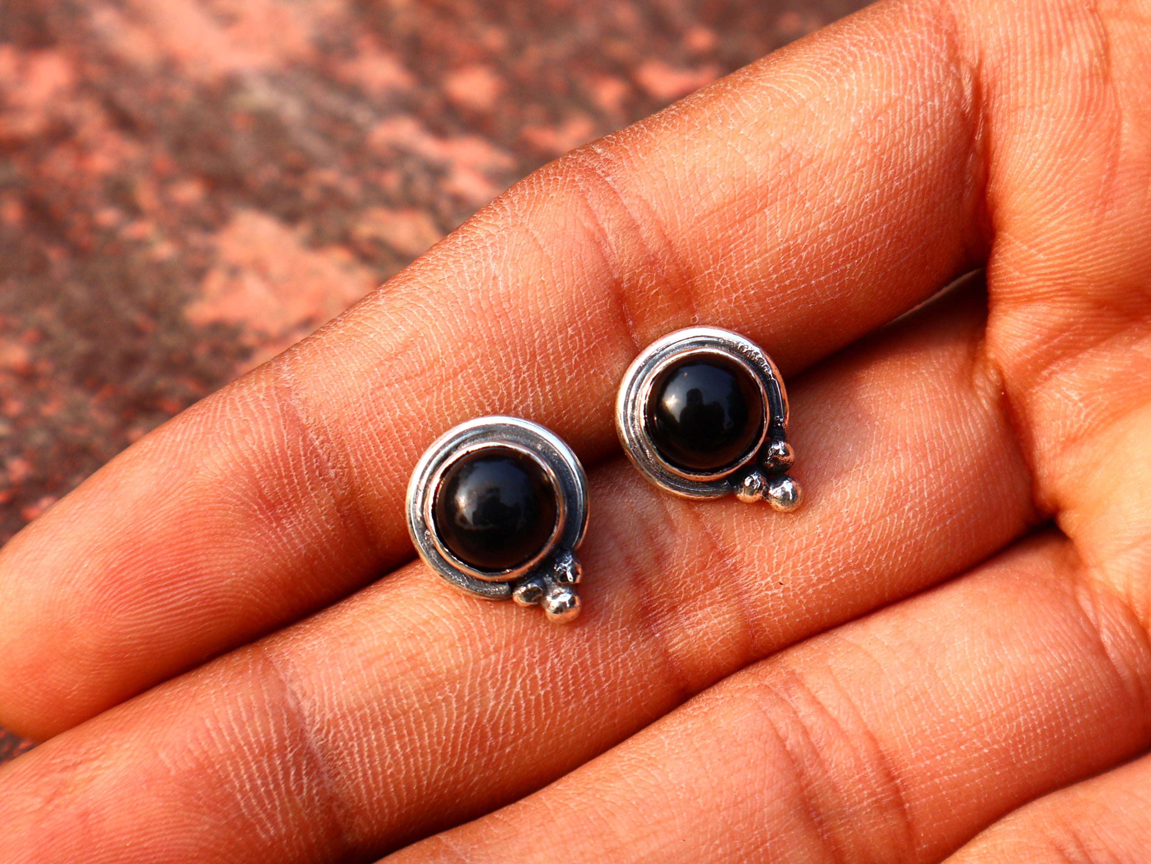 Ohrstecker aus schwarzem Onyx, 925er Sterlingsilber, Onyxschmuck, Ohrstecker für den Alltag, Ohrringe für Damen, Geschenk für die Schwester