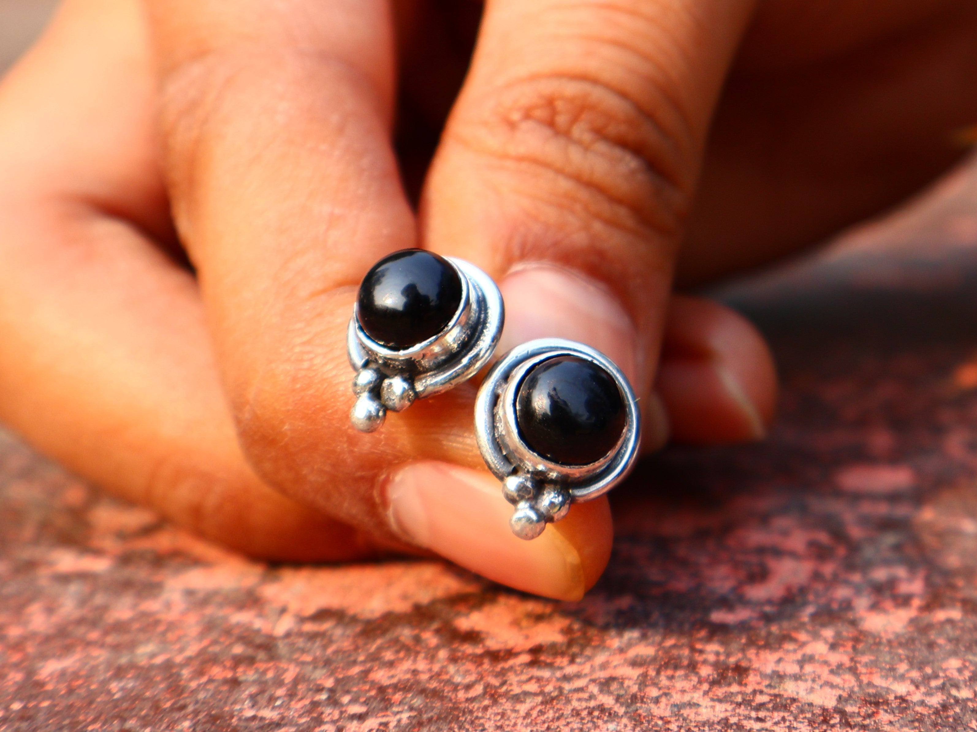 Ohrstecker aus schwarzem Onyx, 925er Sterlingsilber, Onyxschmuck, Ohrstecker für den Alltag, Ohrringe für Damen, Geschenk für die Schwester