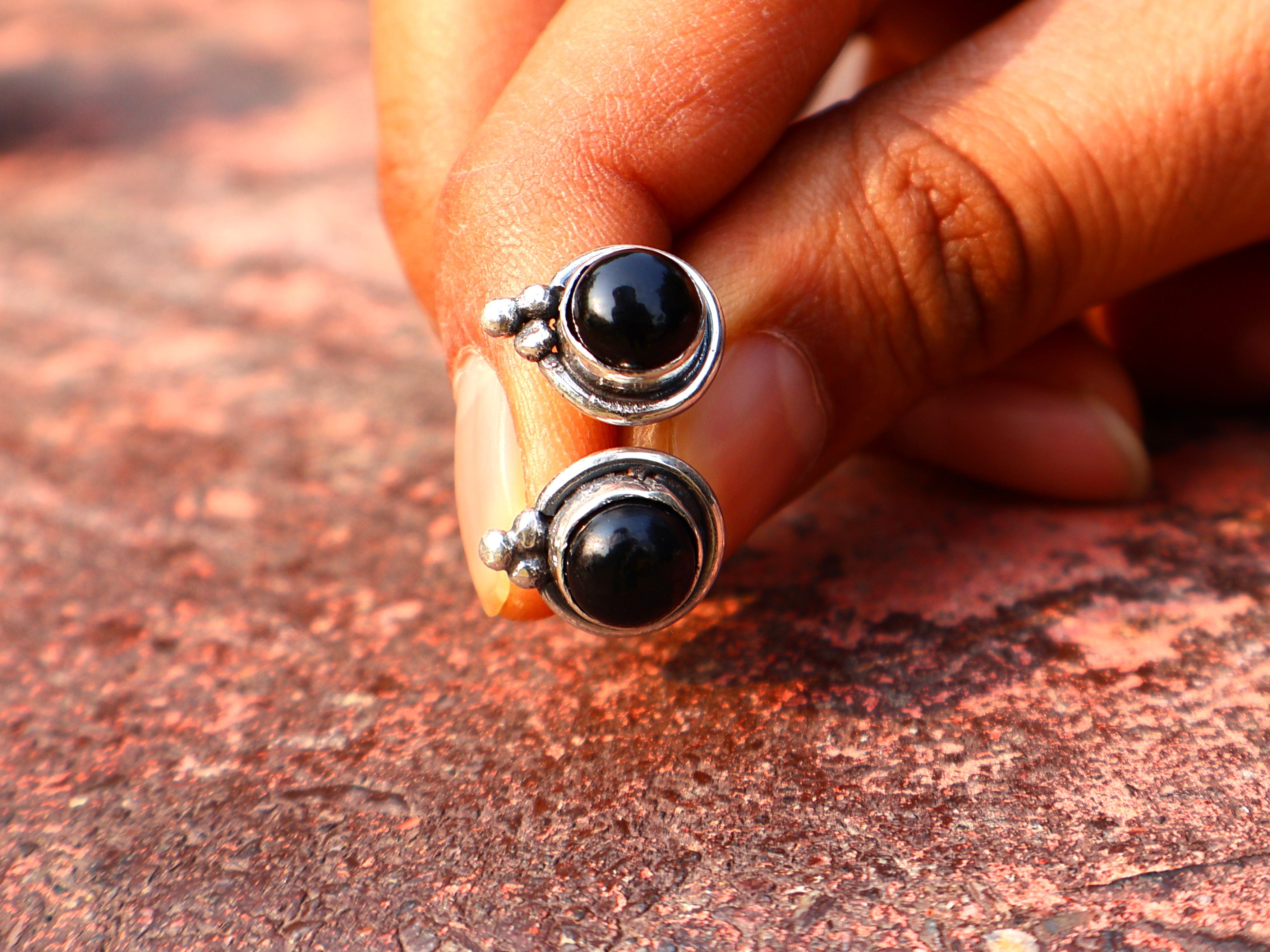 Ohrstecker aus schwarzem Onyx, 925er Sterlingsilber, Onyxschmuck, Ohrstecker für den Alltag, Ohrringe für Damen, Geschenk für die Schwester