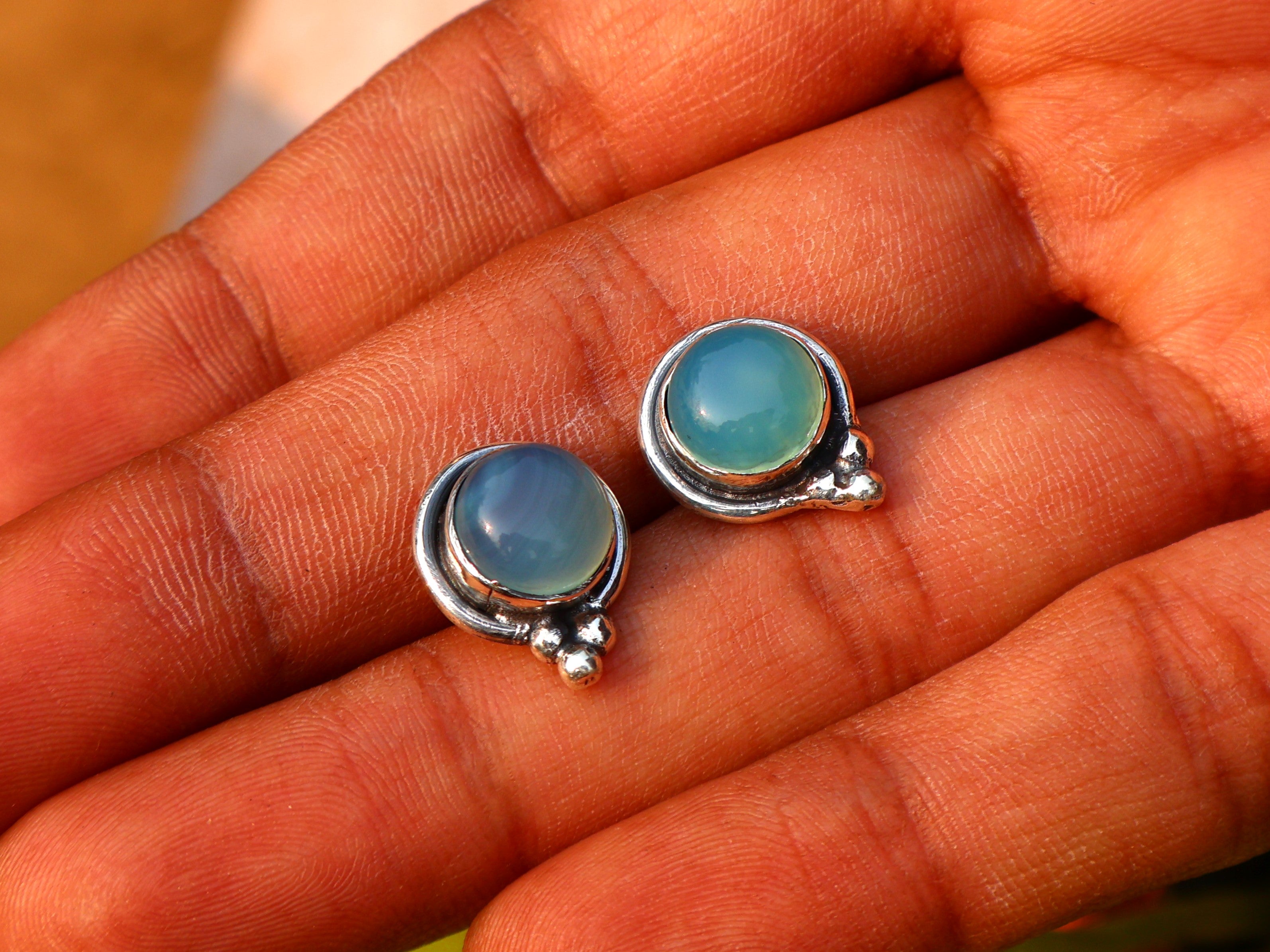 Ohrstecker aus Aqua-Chalcedon, 925er Sterlingsilber, handgefertigt, Alltags-Ohrringe für Damen, Geschenk für Sie