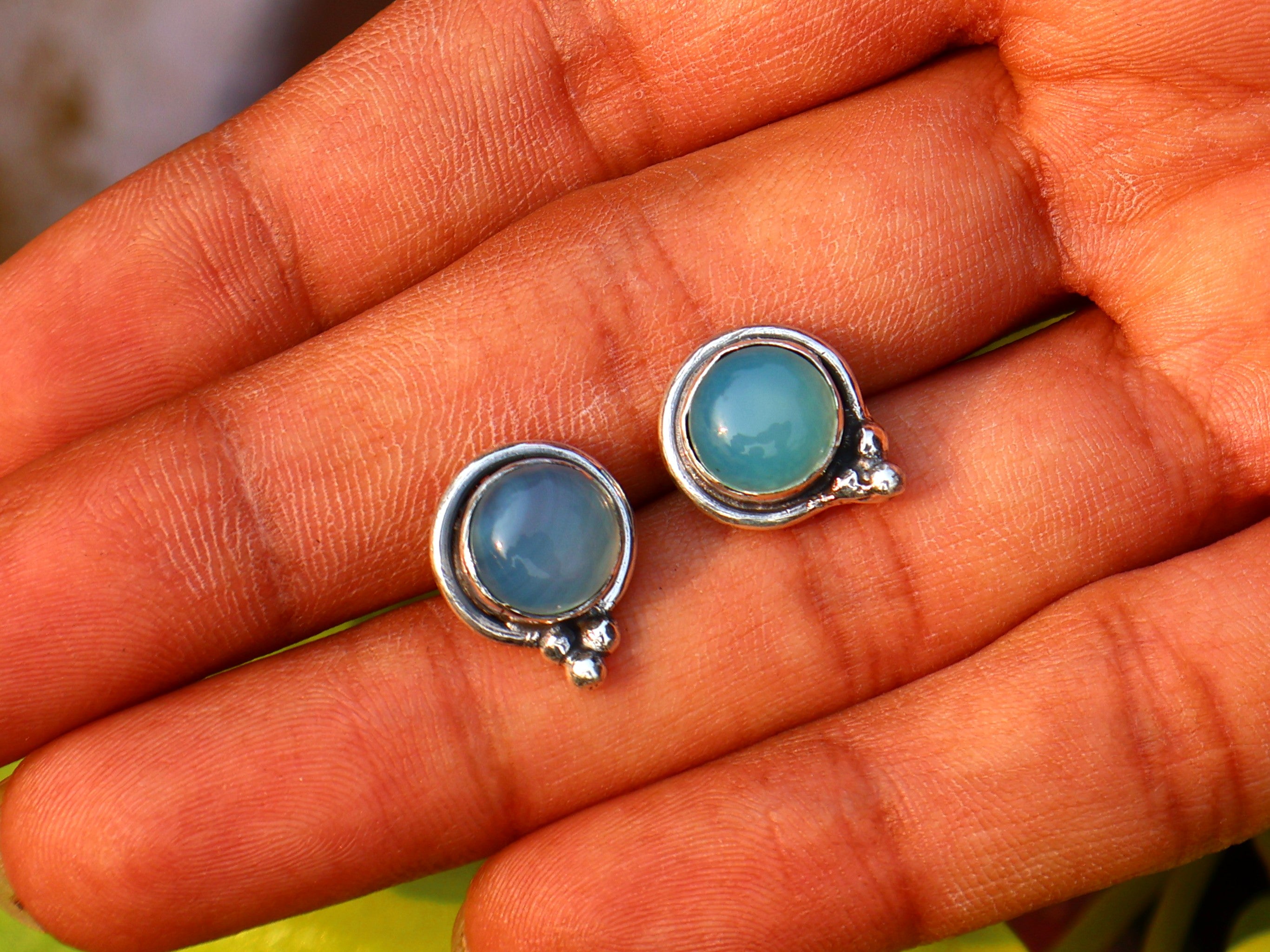 Ohrstecker aus Aqua-Chalcedon, 925er Sterlingsilber, handgefertigt, Alltags-Ohrringe für Damen, Geschenk für Sie
