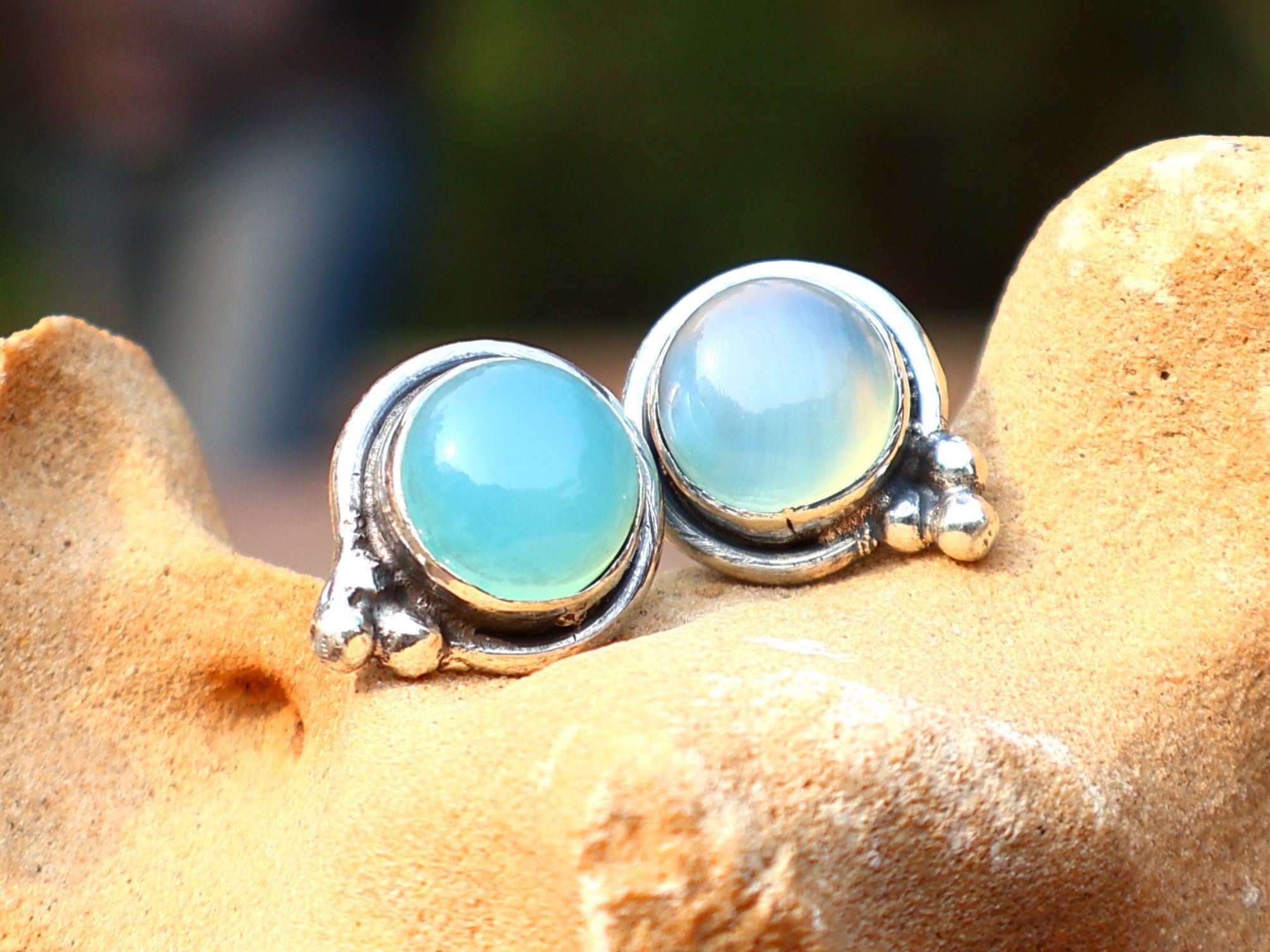 Ohrstecker aus Aqua-Chalcedon, 925er Sterlingsilber, handgefertigt, Alltags-Ohrringe für Damen, Geschenk für Sie