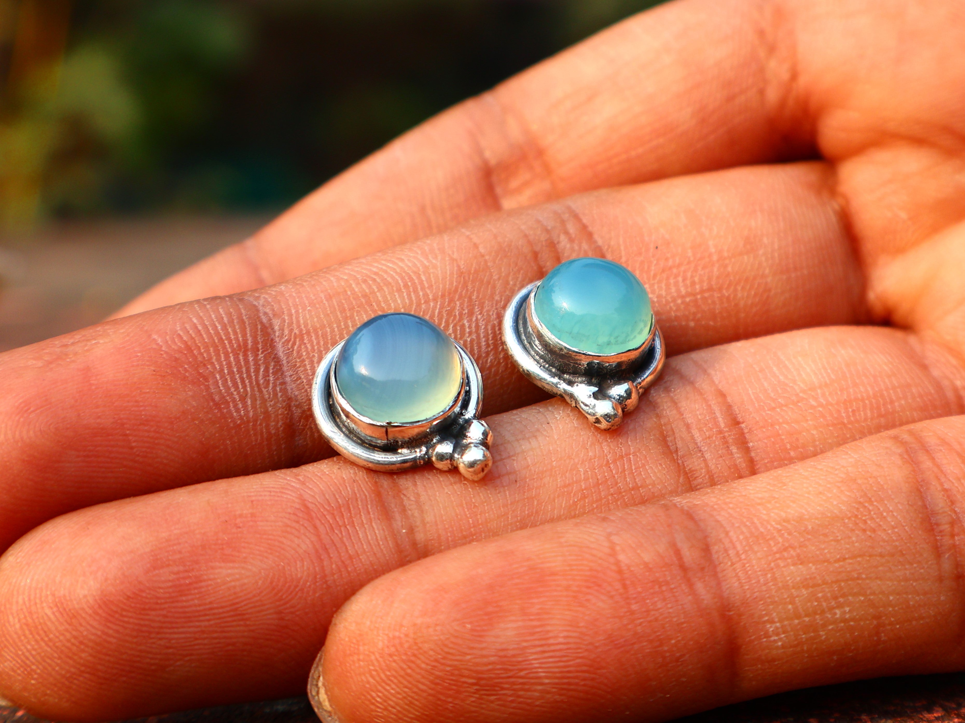 Ohrstecker aus Aqua-Chalcedon, 925er Sterlingsilber, handgefertigt, Alltags-Ohrringe für Damen, Geschenk für Sie