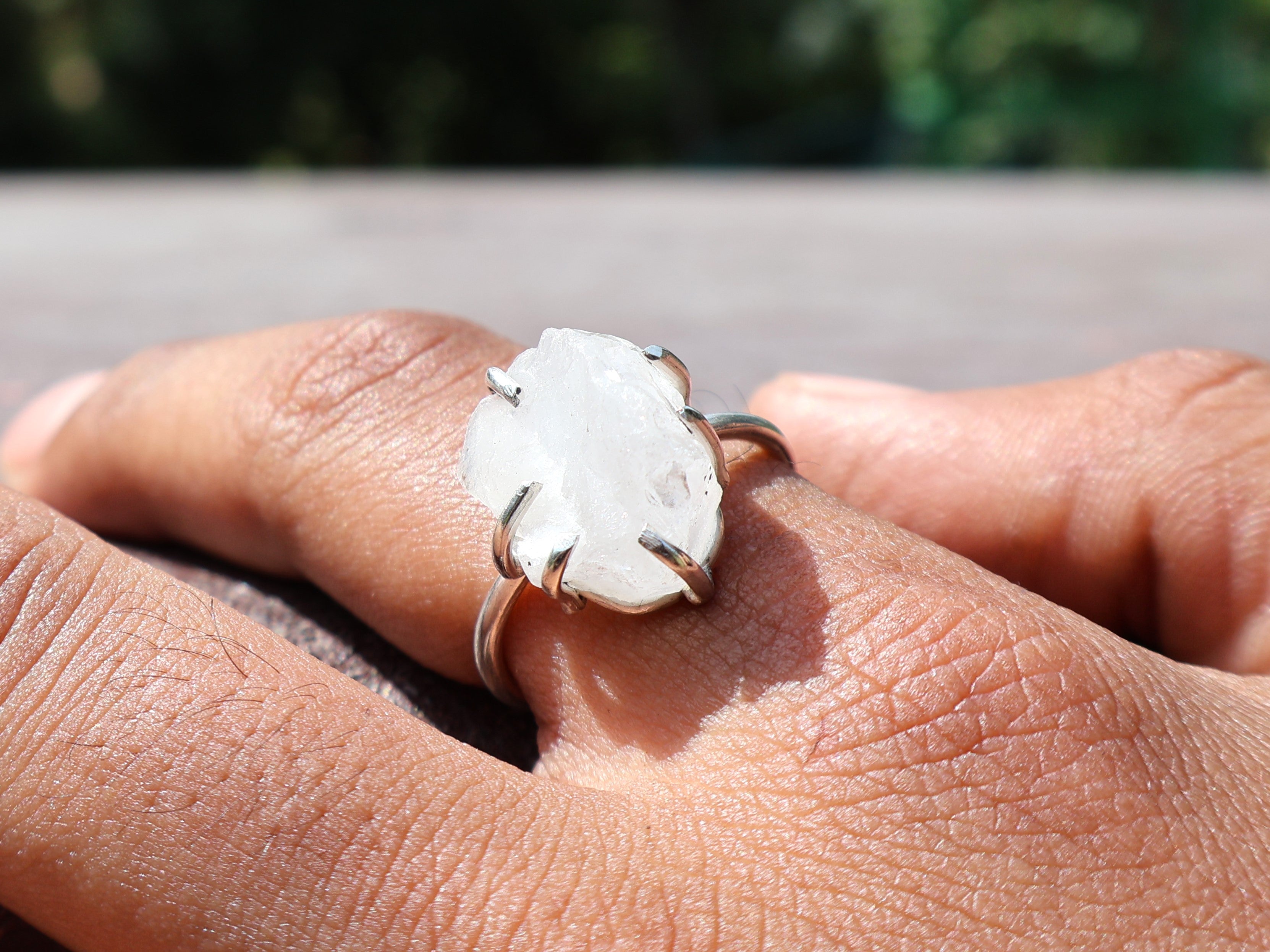 Roher Kristall Quarz Ring Minimalistischer Ring 925 Silber Ring Handgemachter Zierlicher Ring Geschenk für Sie Damenring Weißer Quarz Kristall Ring