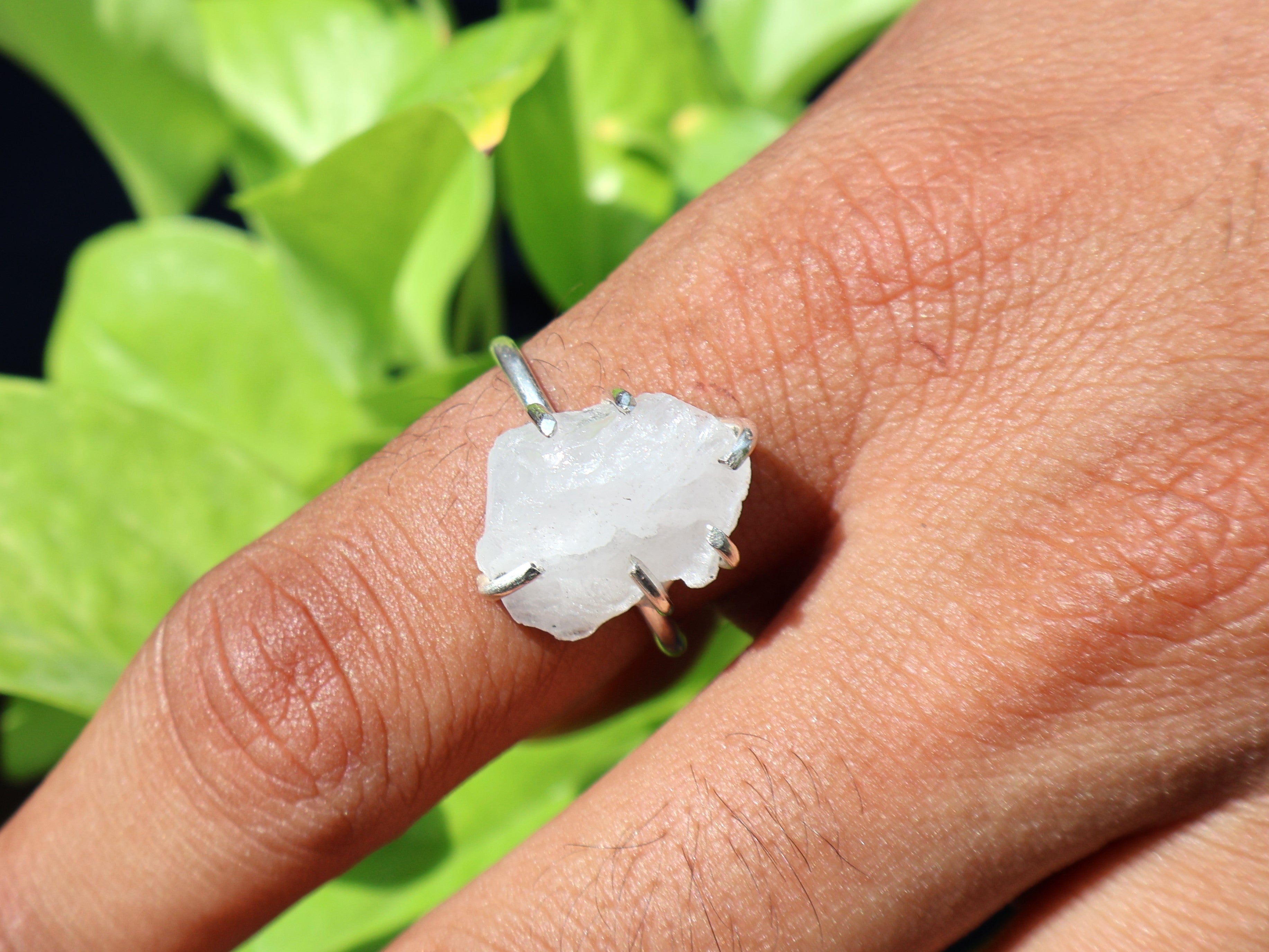 Roher Kristall Quarz Ring Minimalistischer Ring 925 Silber Ring Handgemachter Zierlicher Ring Geschenk für Sie Damenring Weißer Quarz Kristall Ring